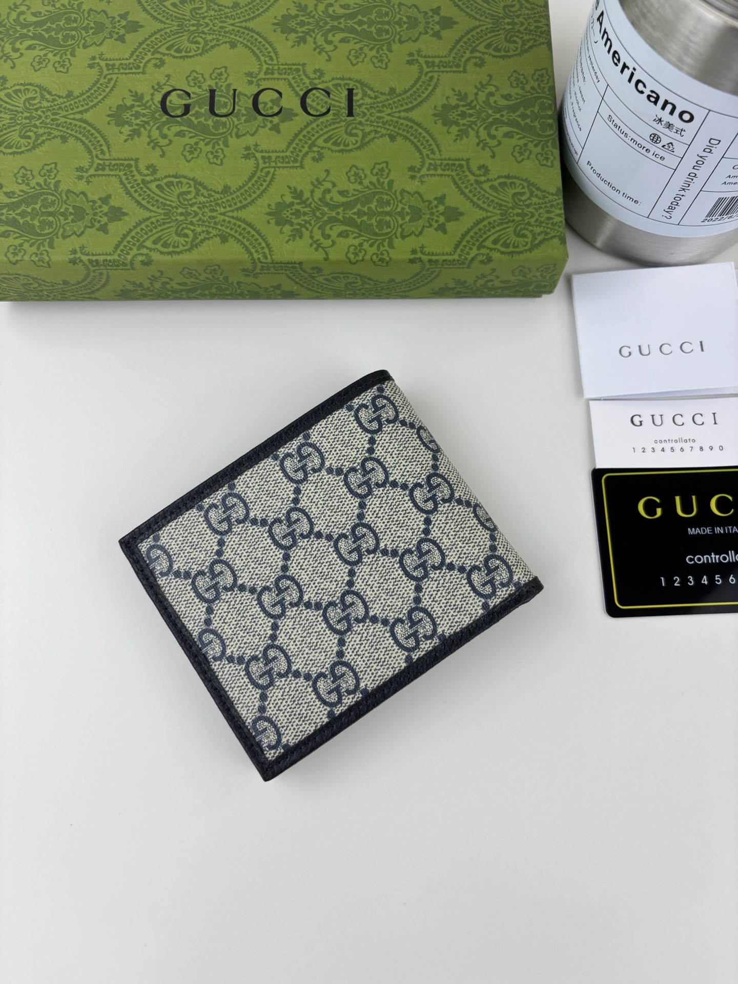 GUCCI ブルーGG Supreme 長財布 シンプルでエレガントなデザイン