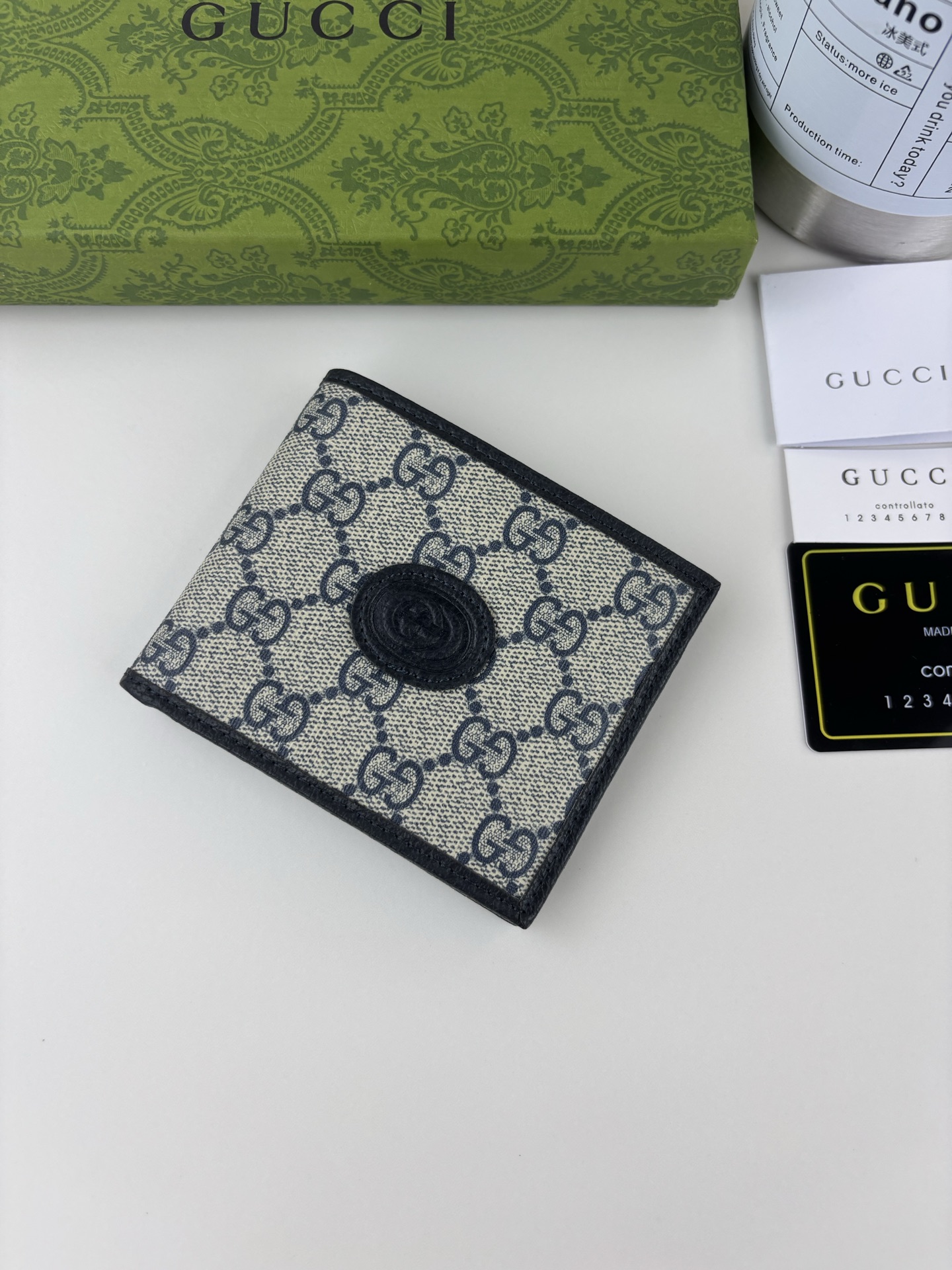 GUCCI ブルーGG Supreme 長財布 シンプルでエレガントなデザイン