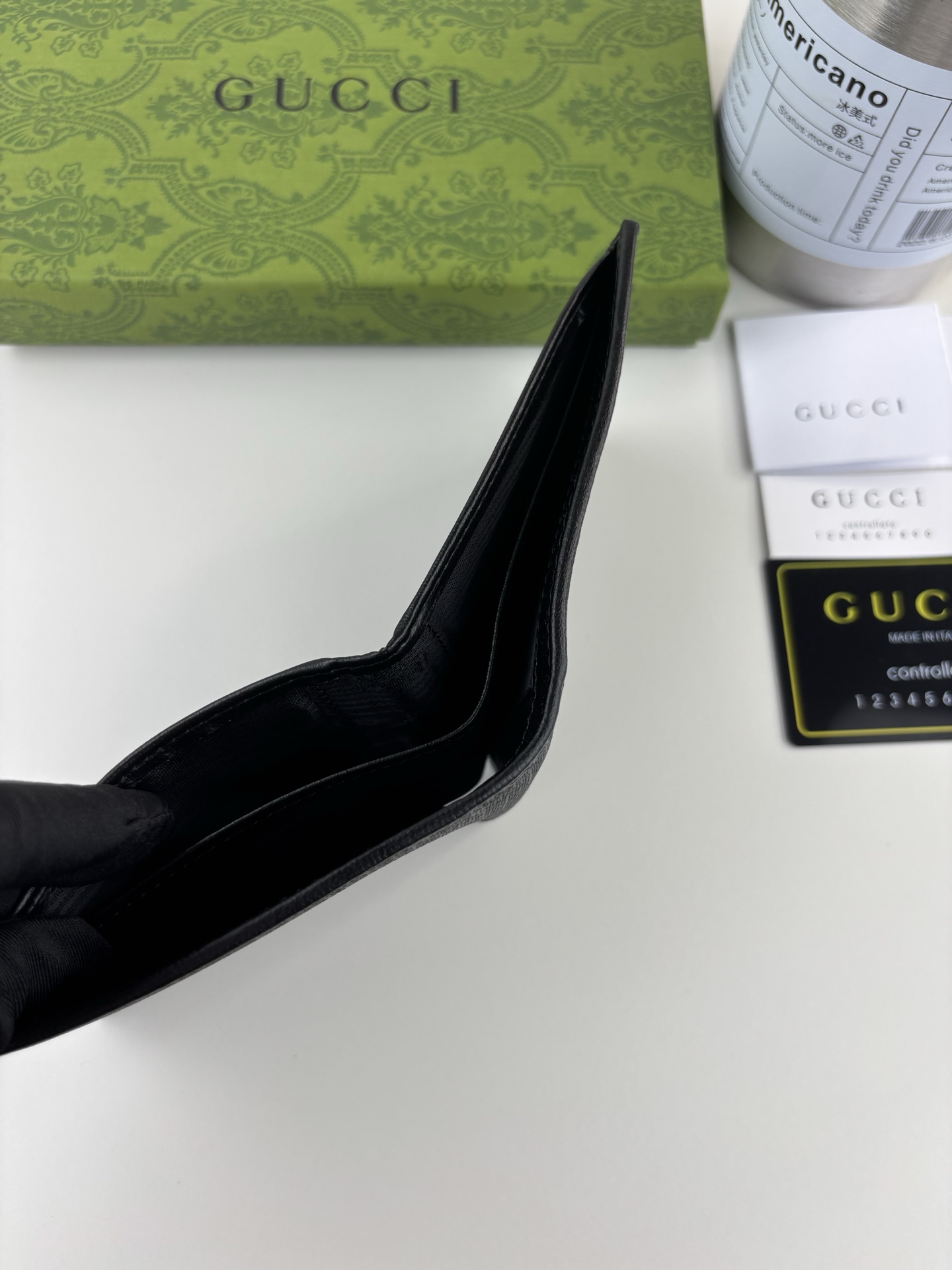 GUCCI ブラックGG Supreme長財布 - シンプルでエレガントなデザイン