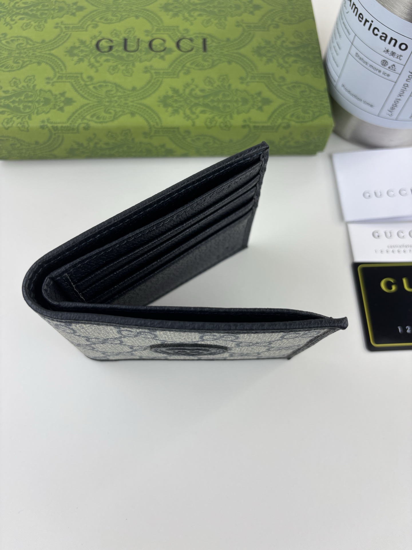 GUCCI ブルーGG Supreme 長財布 シンプルでエレガントなデザイン