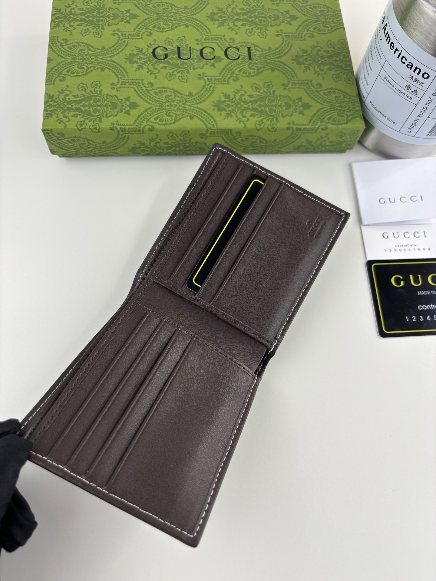 GUCCI シンプルな短財布 GG Supreme 帆布製