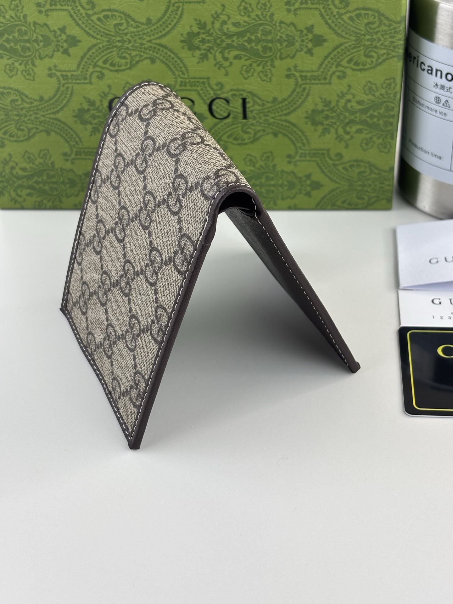 GUCCI シンプルな短財布 GG Supreme 帆布製