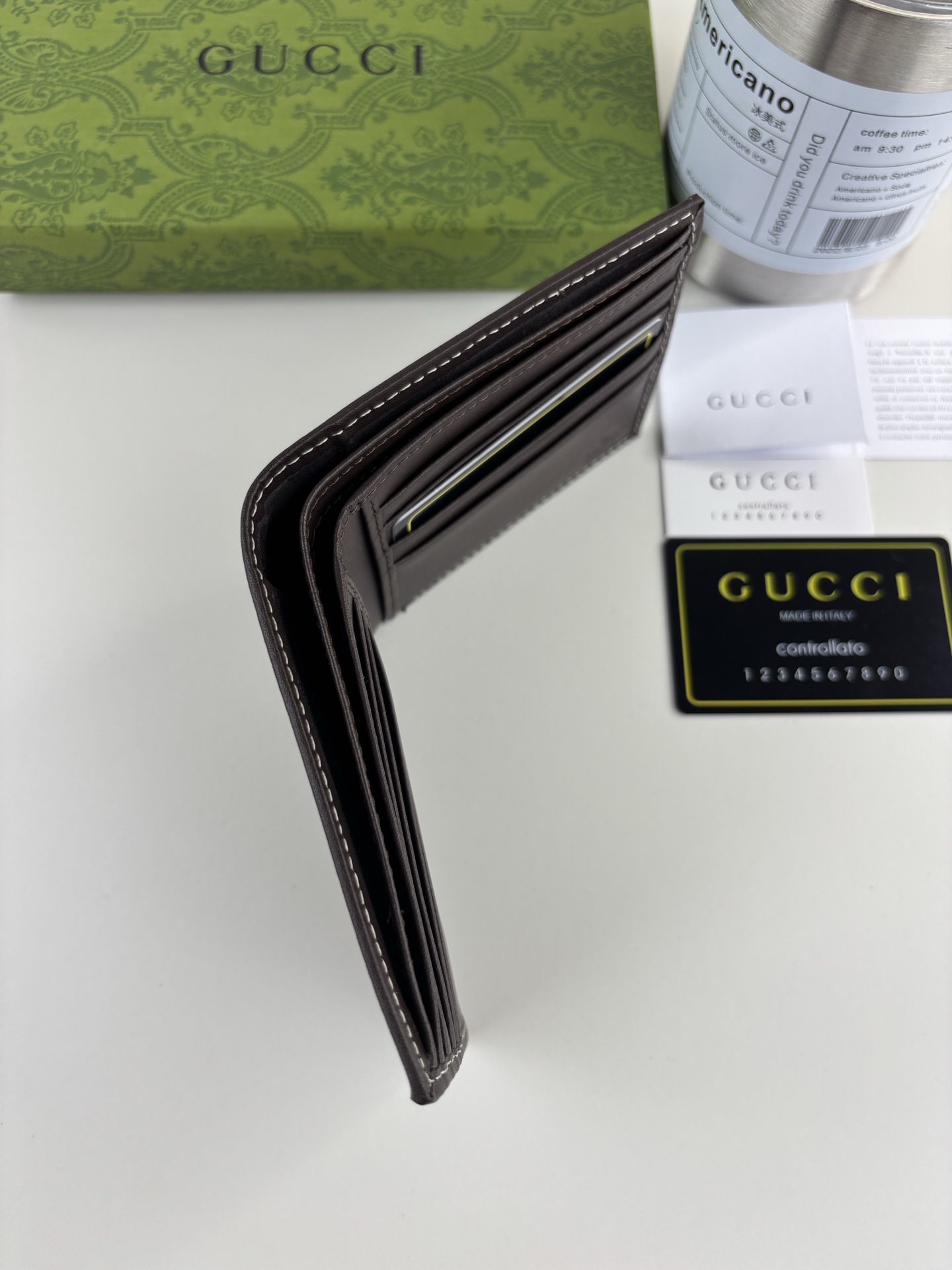 GUCCI シンプルな短財布 GG Supreme 帆布製