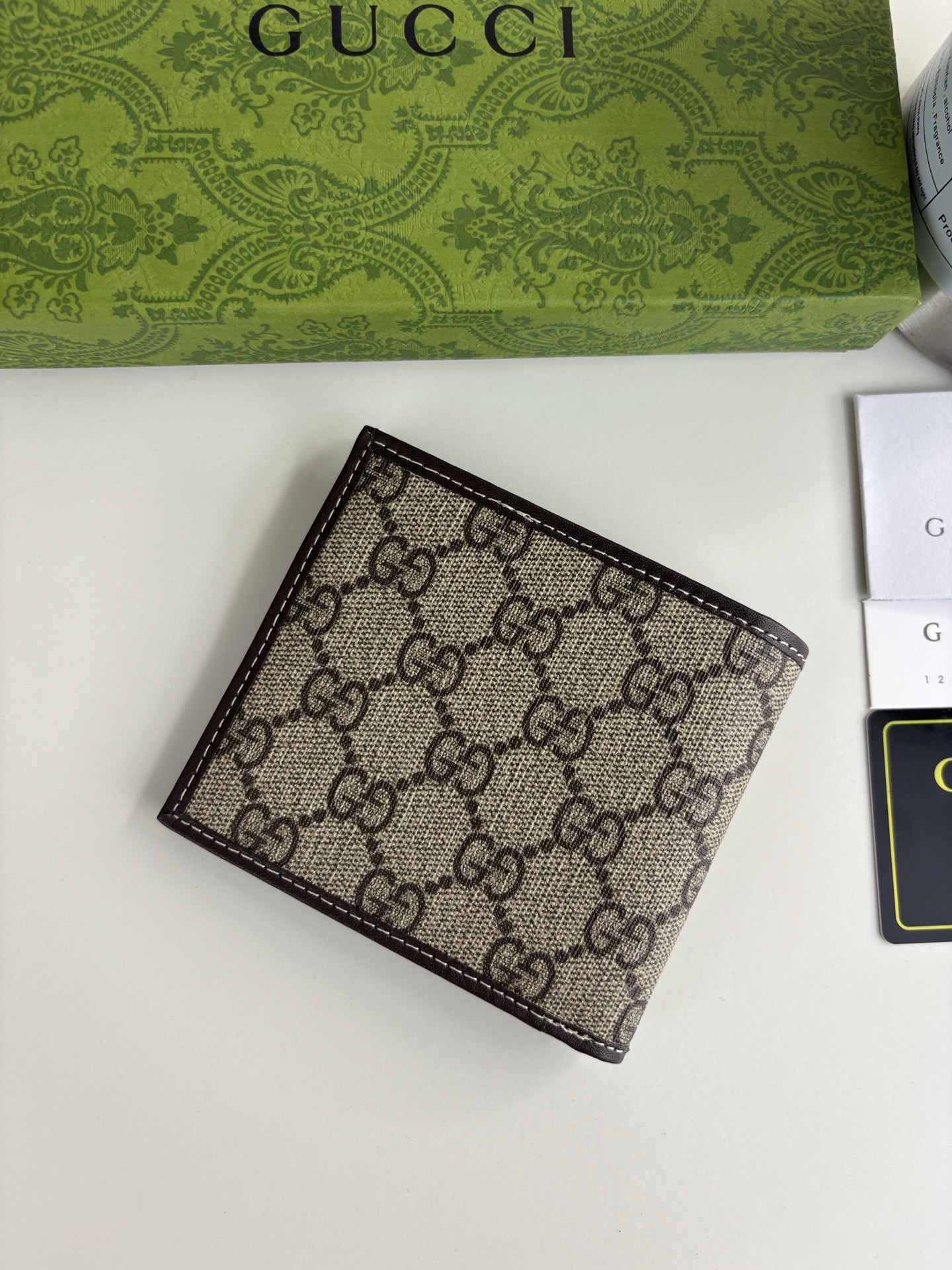 GUCCI シンプルな短財布 GG Supreme 帆布製