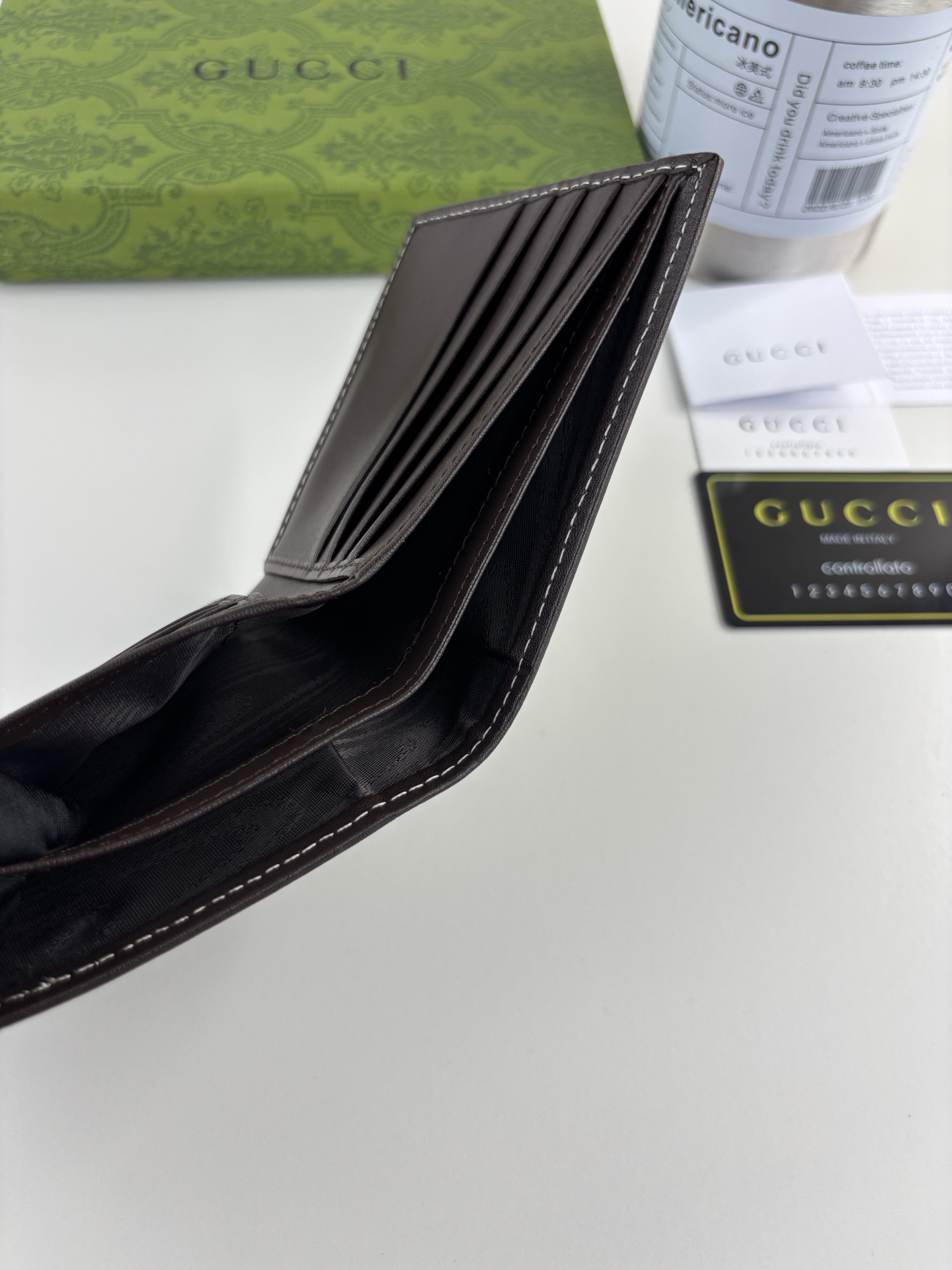 GUCCI シンプルな短財布 GG Supreme 帆布製