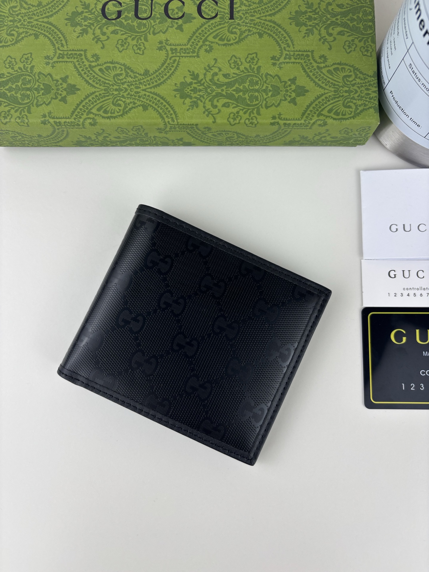 GUCCI ブラックGG Supreme 短財布 環境に優しい素材使用