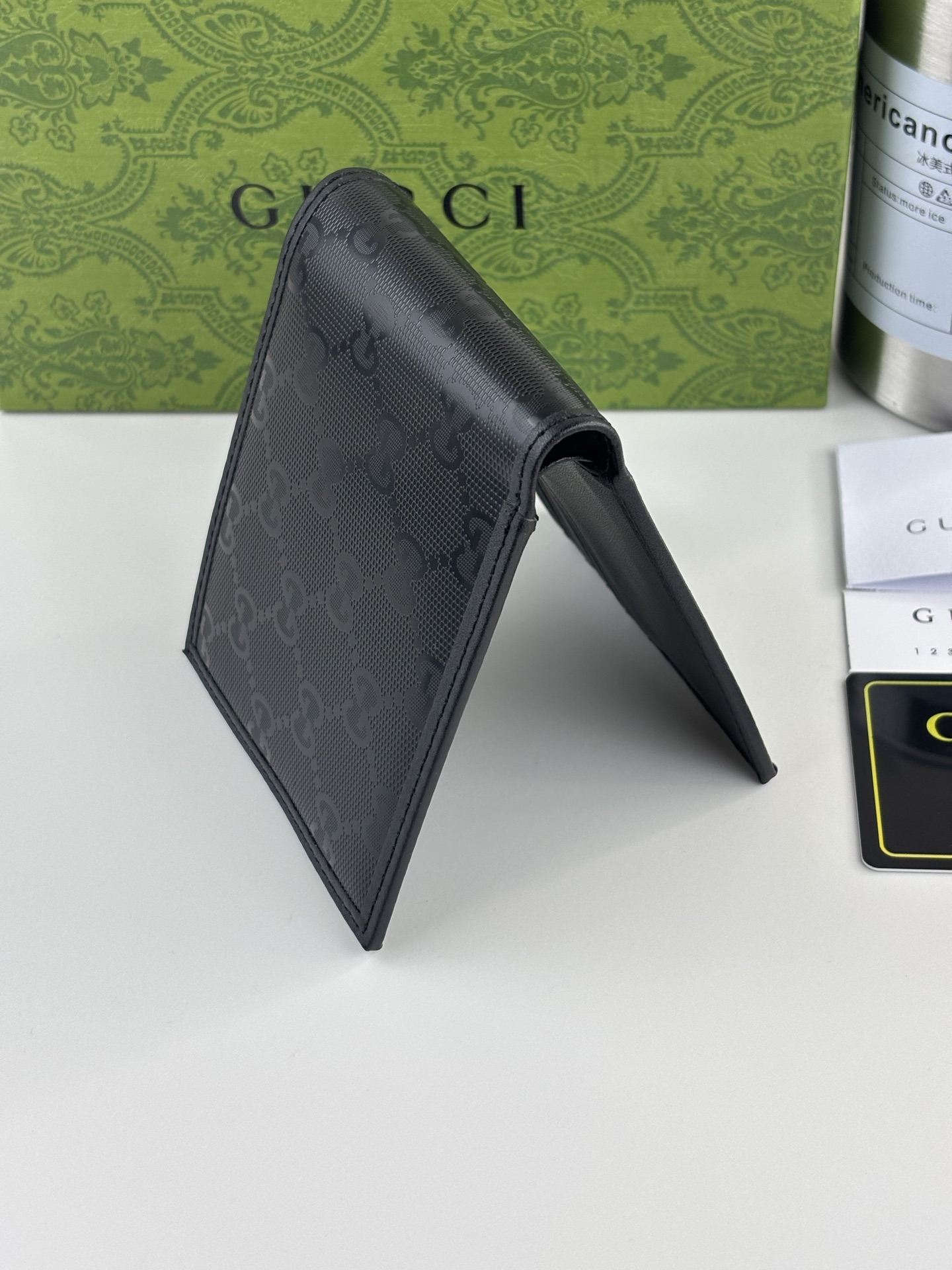 GUCCI ブラックGG Supreme 短財布 環境に優しい素材使用