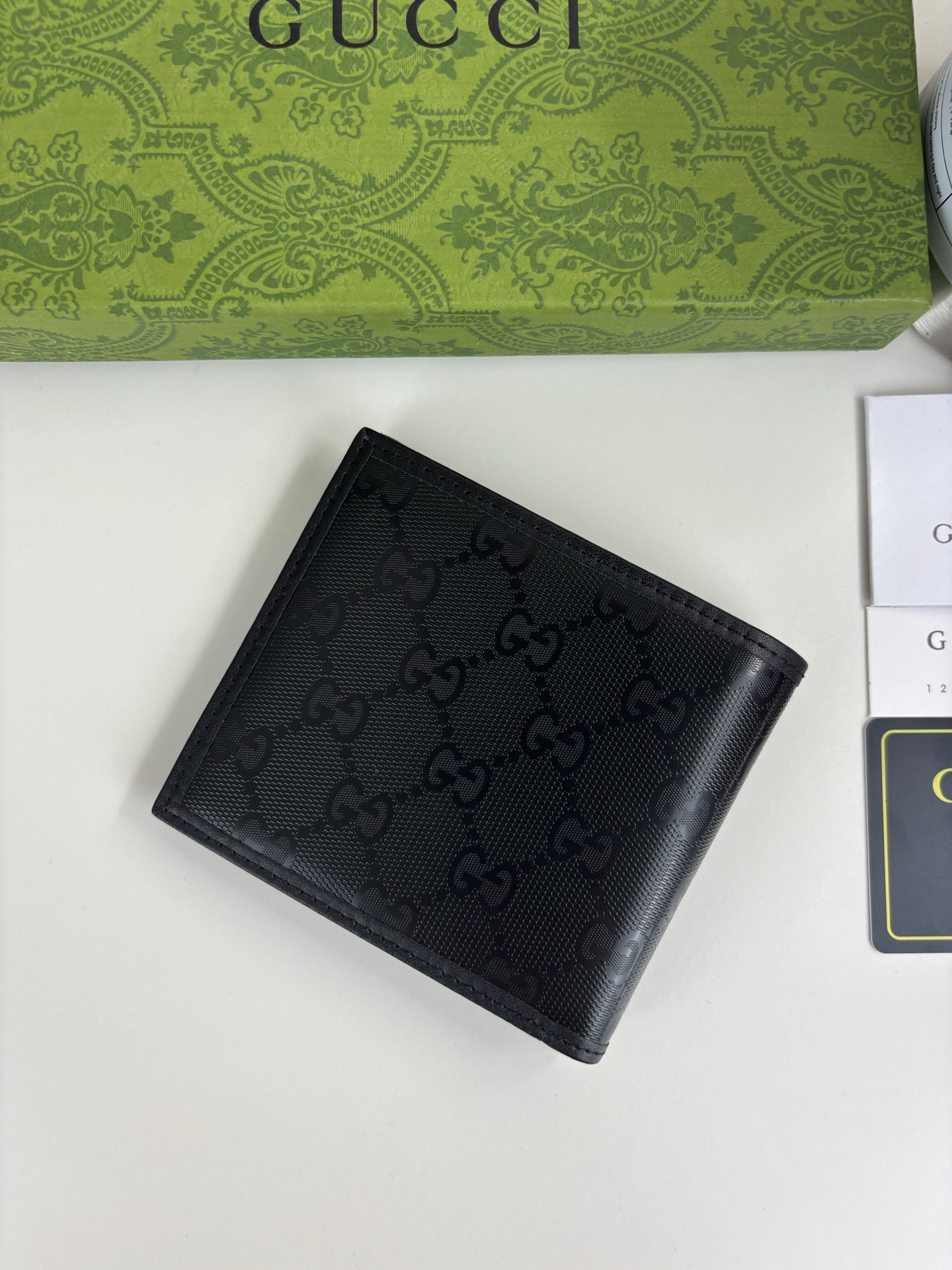 GUCCI ブラックGG Supreme 短財布 環境に優しい素材使用