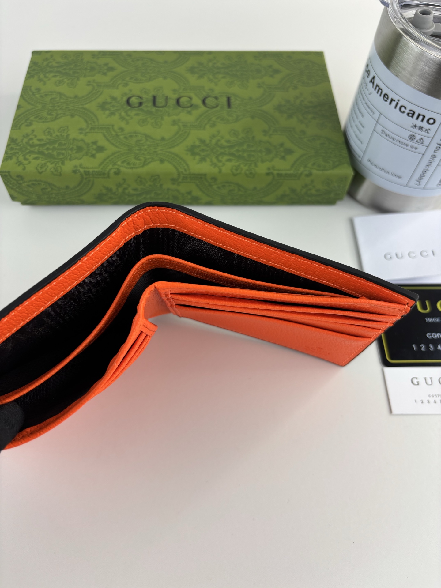 GUCCl GG Marmont 短式皮夹 - 橙色Gマークの黒い猪皮仕様