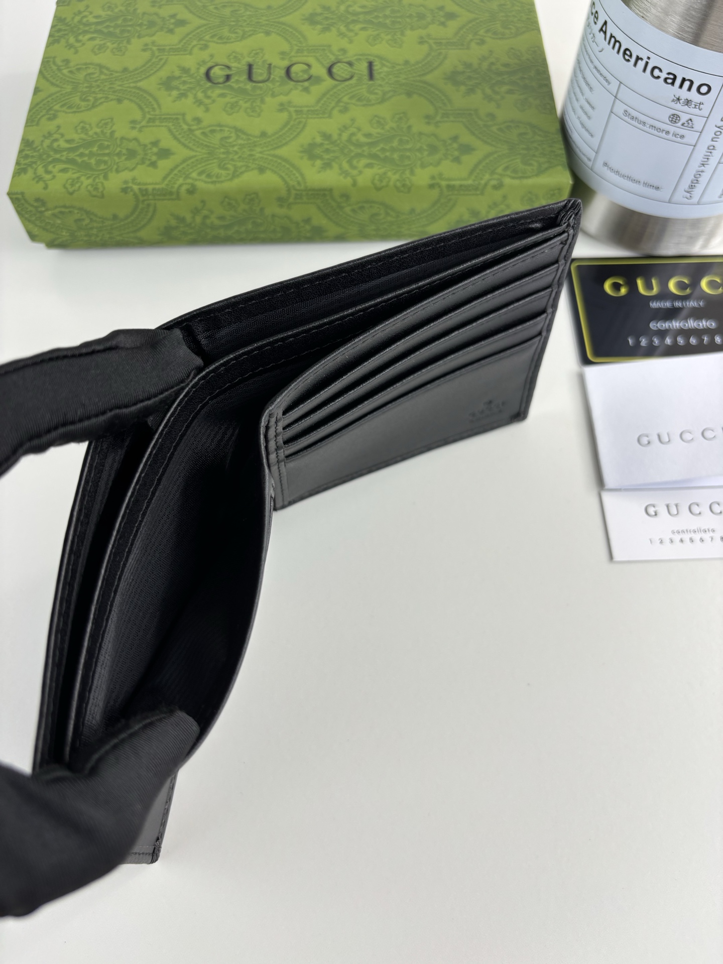 GUCCl 男款短夹钱包 ブラックPVC素材・スタイリッシュなデザイン