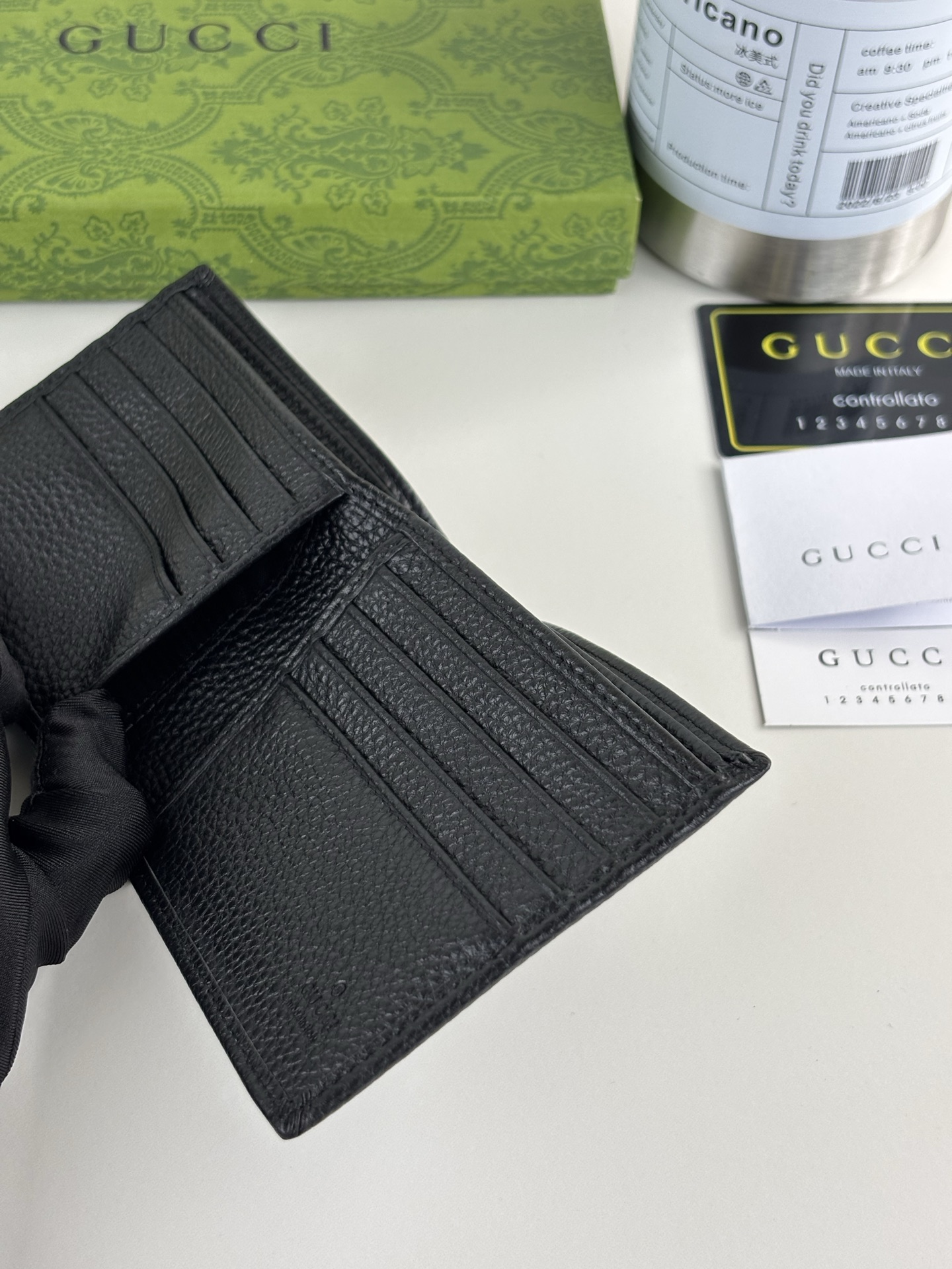GUCCI GG Emblemシリーズ 超柔軟な黒皮財布
