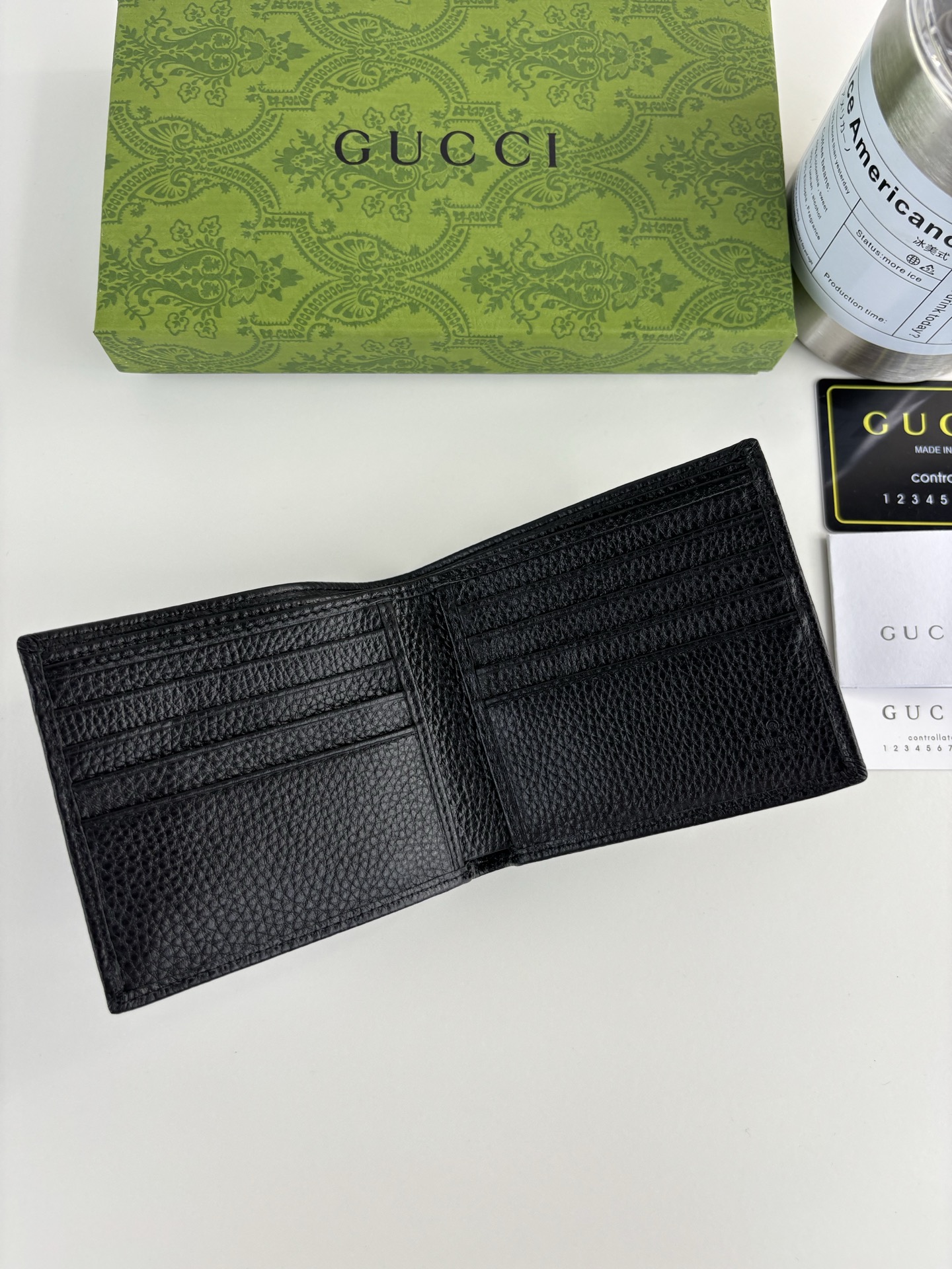 GUCCI GG Emblemシリーズ 超柔軟な黒皮財布