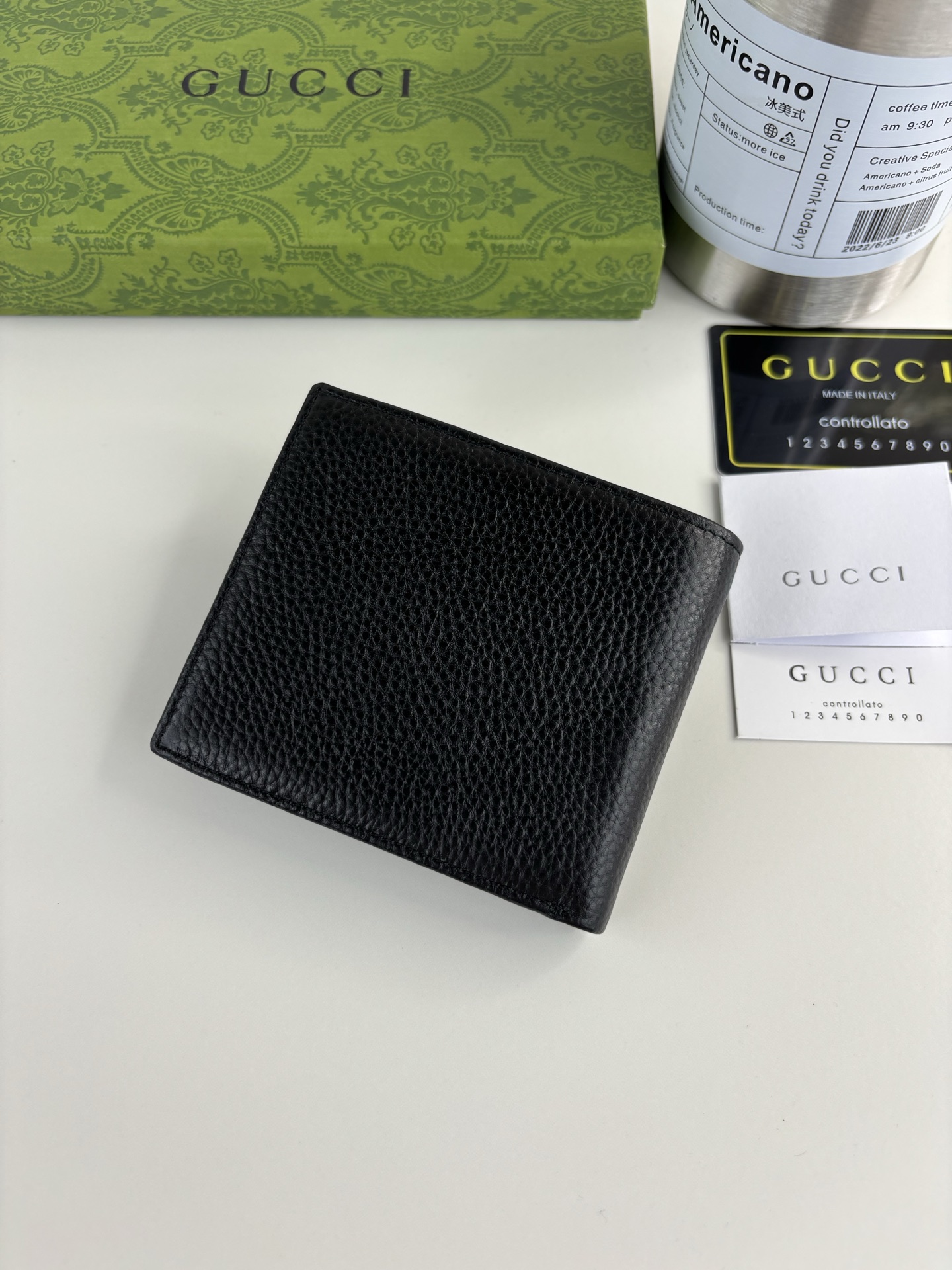 GUCCI GG Emblemシリーズ 超柔軟な黒皮財布