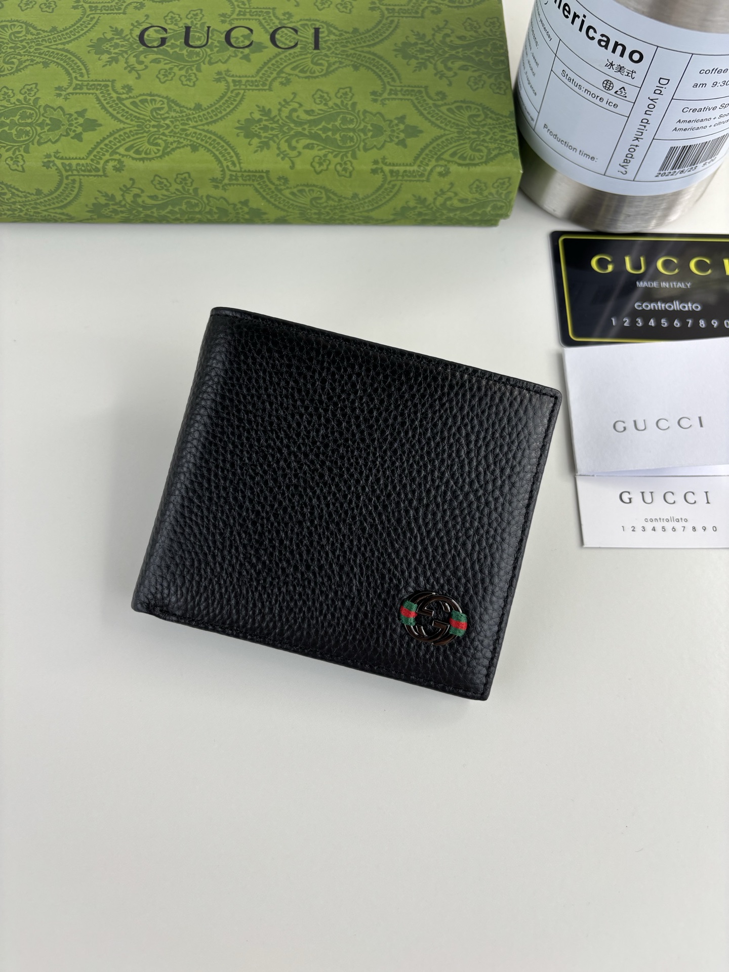 GUCCI GG Emblemシリーズ 超柔軟な黒皮財布