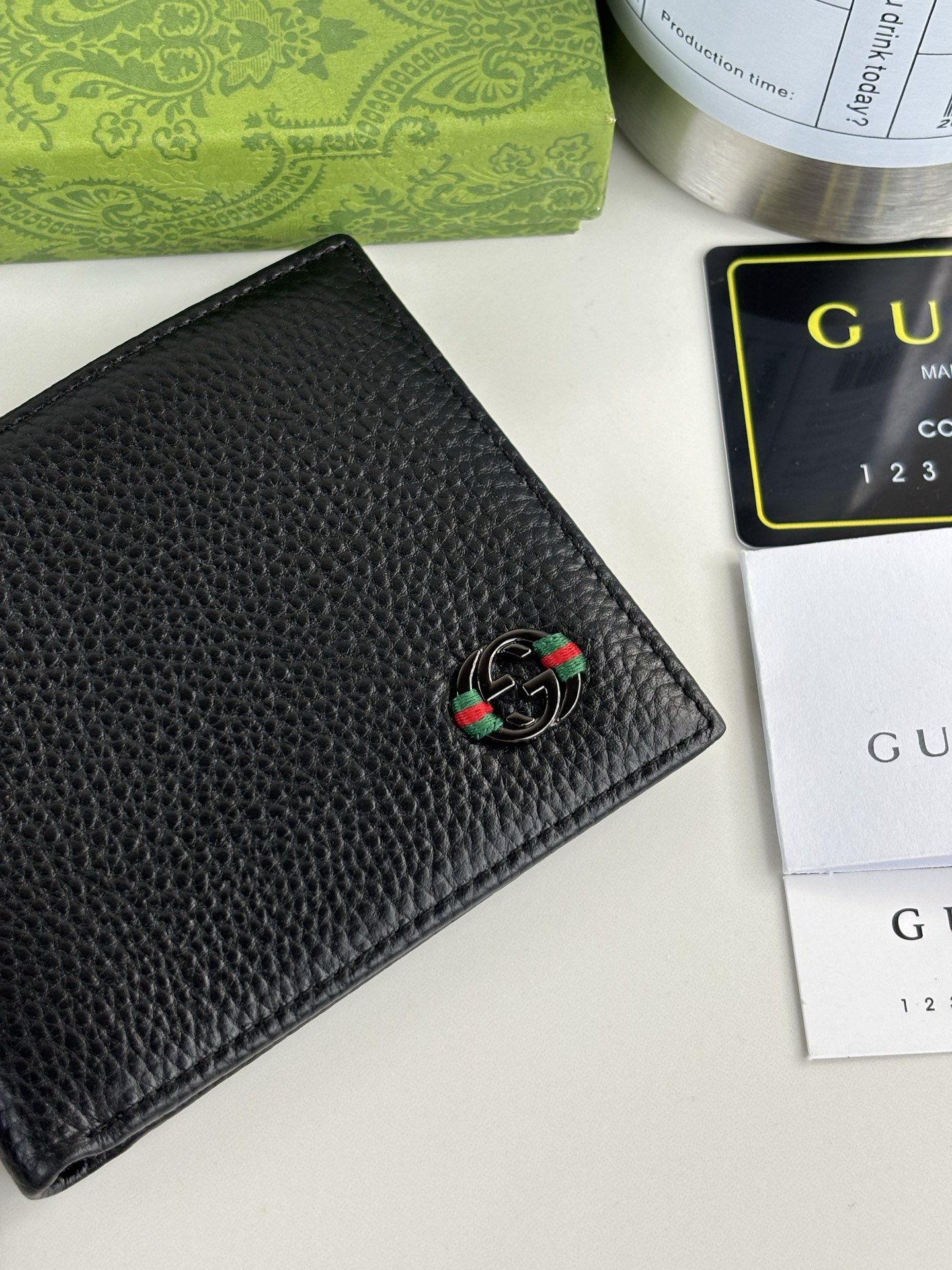 GUCCI GG Emblemシリーズ 超柔軟な黒皮財布