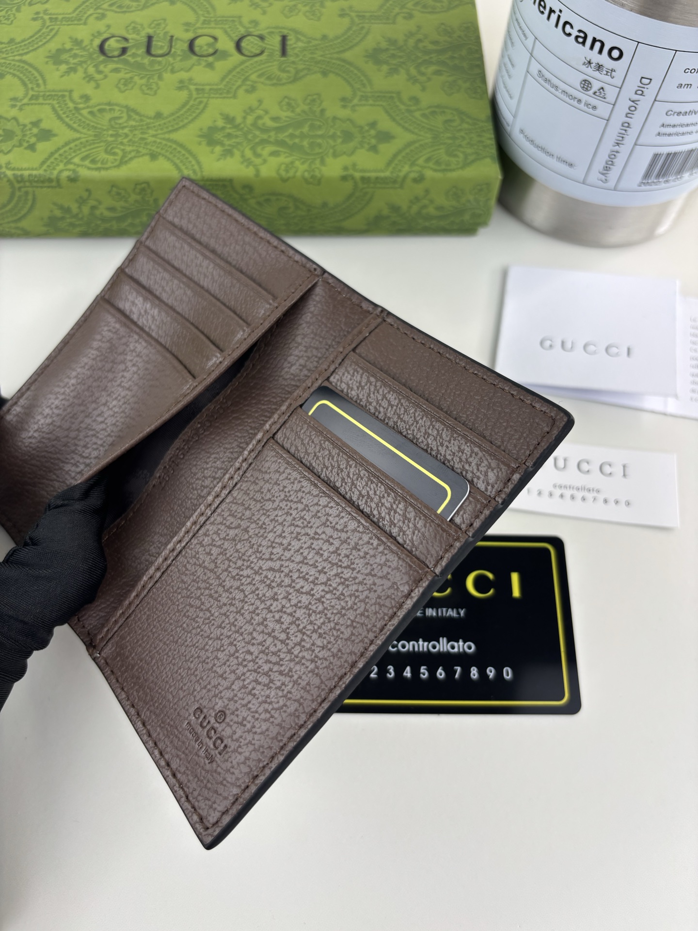 GUCCI 長款カードケース GG Supreme カフェカラーのアクセント