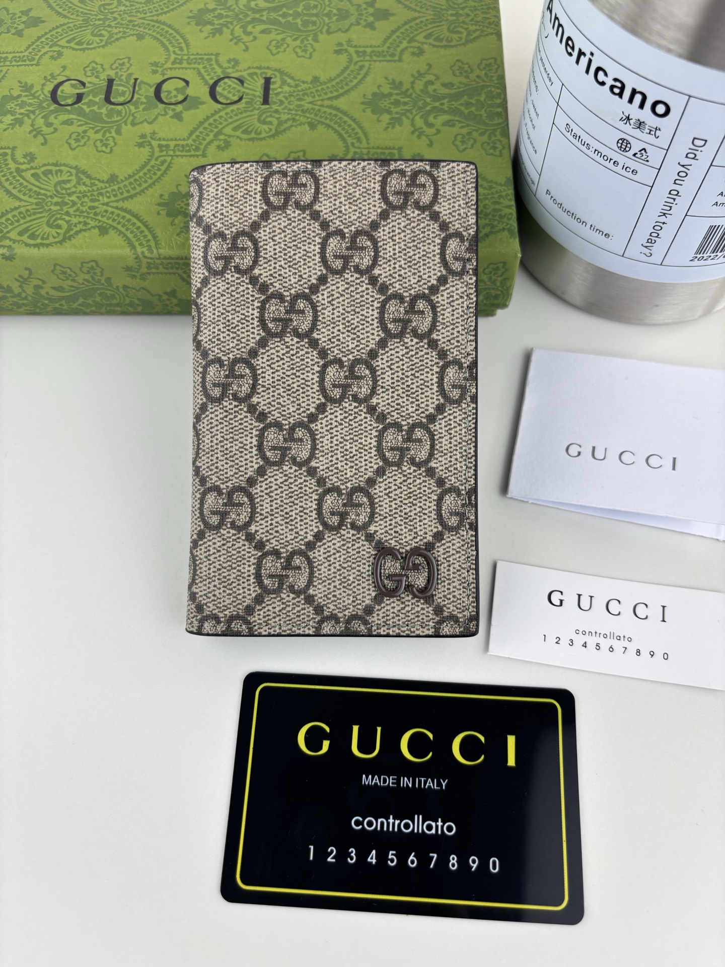 GUCCI 長款カードケース GG Supreme カフェカラーのアクセント