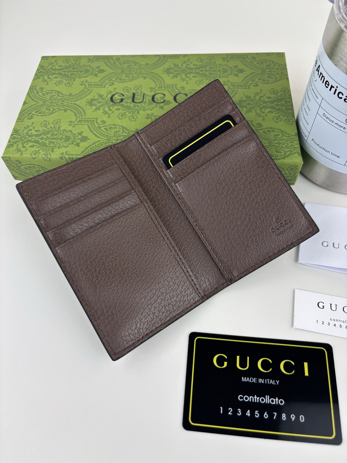 GUCCI 長款カードケース GG Supreme カフェカラーのアクセント