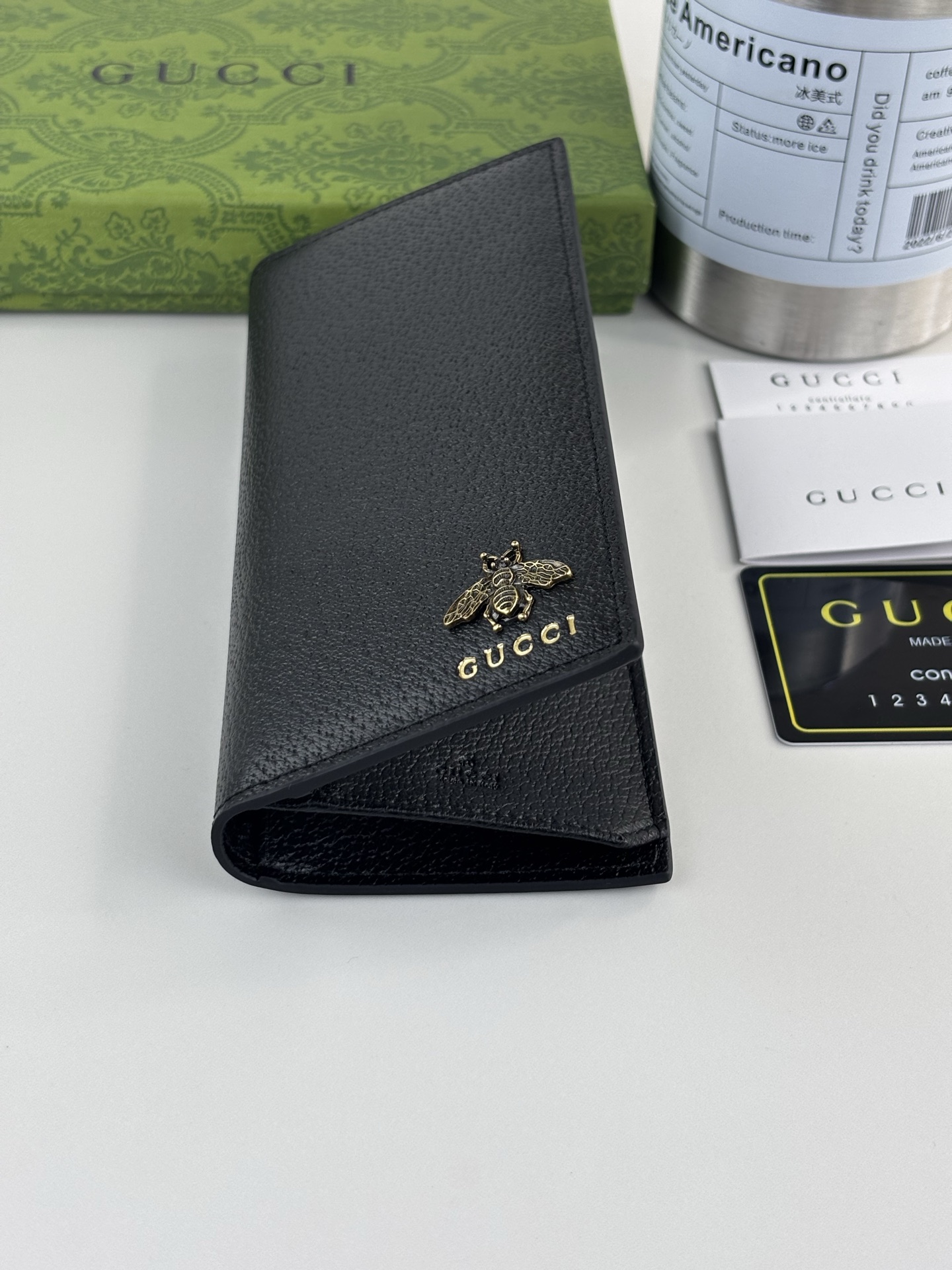 GUCCl アニマリエ長皮財布 - 高級猪革と古銅蜜蜂ロゴ