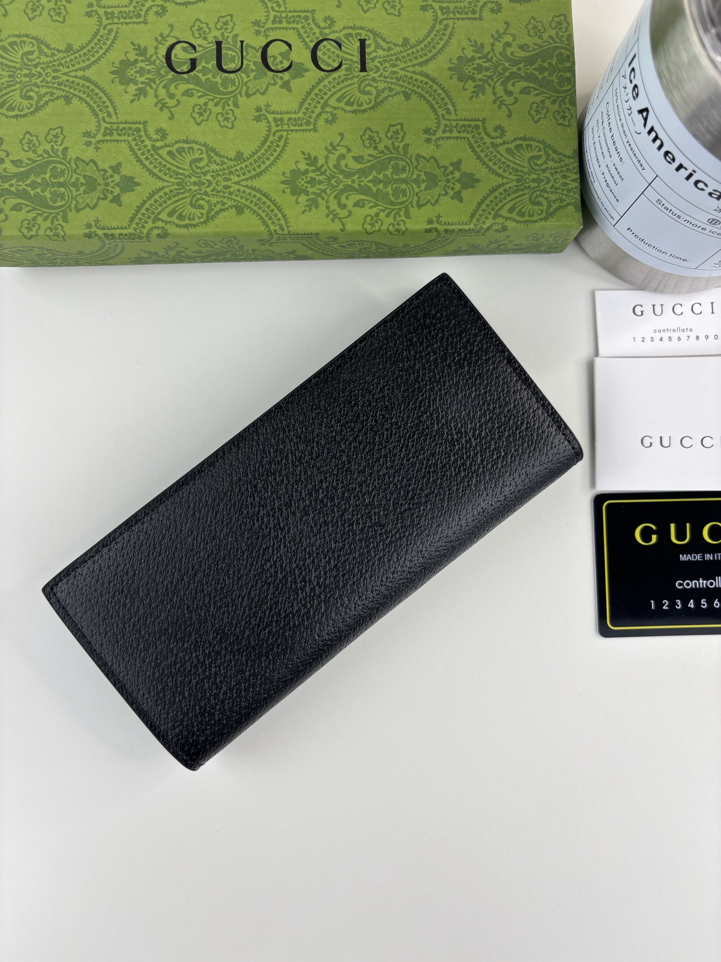 GUCCl アニマリエ長皮財布 - 高級猪革と古銅蜜蜂ロゴ