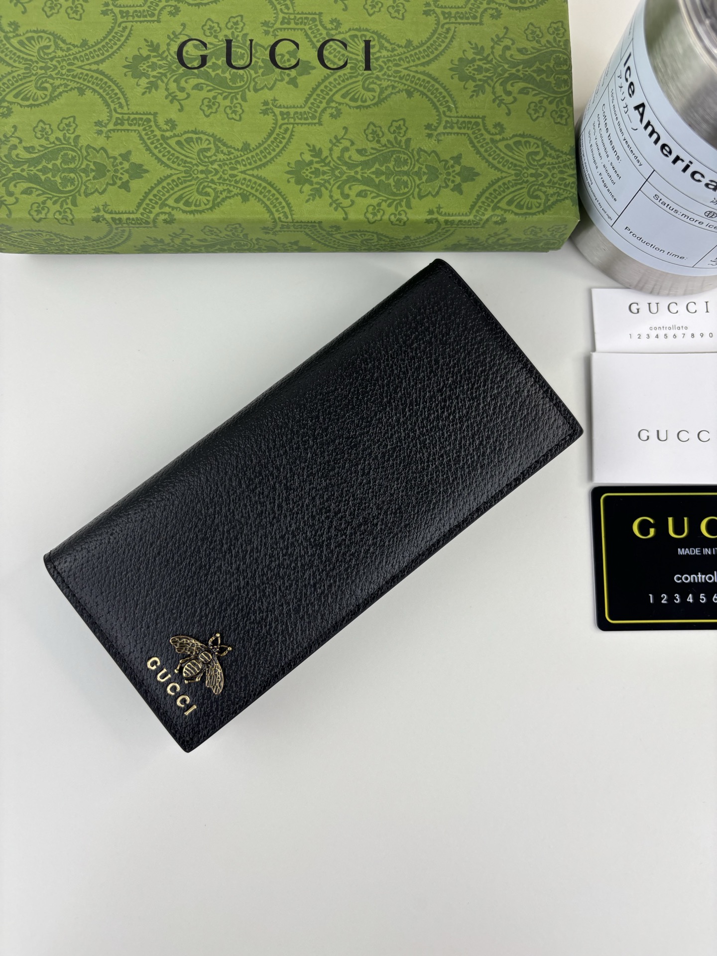 GUCCl アニマリエ長皮財布 - 高級猪革と古銅蜜蜂ロゴ