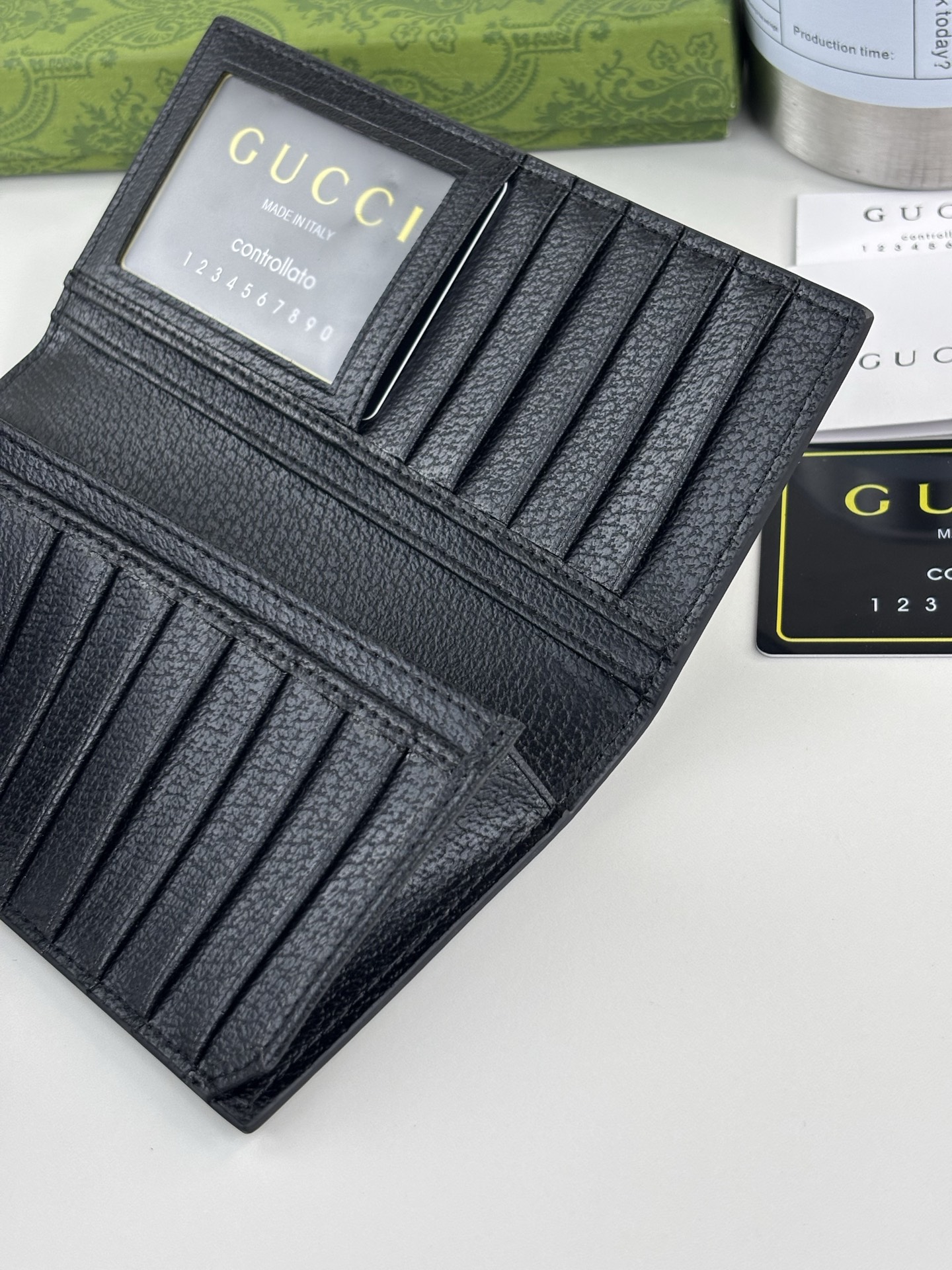 GUCCl アニマリエ長皮財布 - 高級猪革と古銅蜜蜂ロゴ