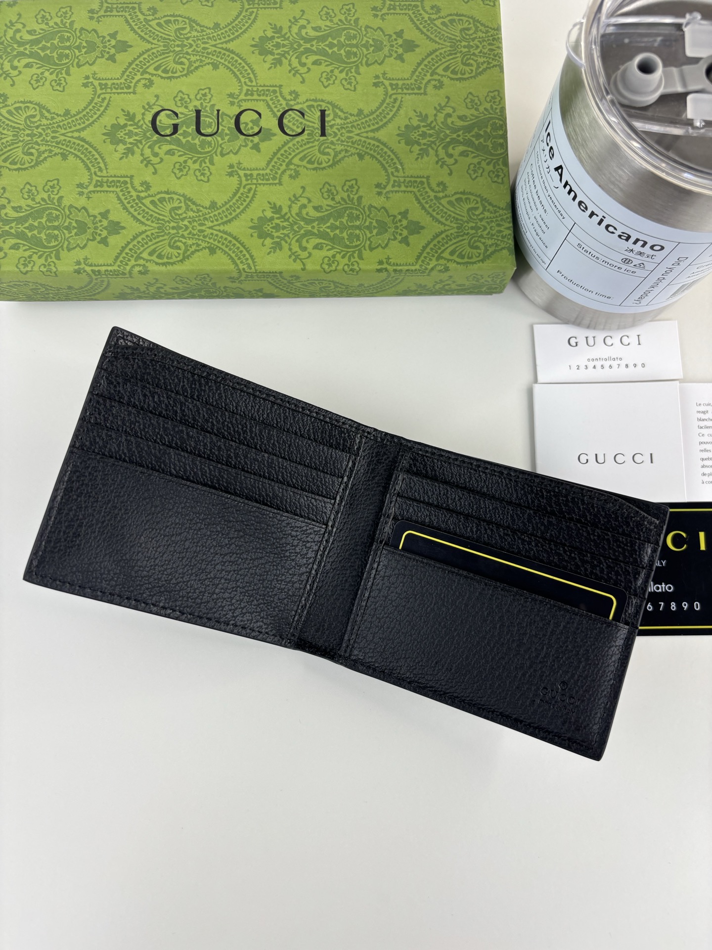 GUCCl animalier短皮夹 - 黒色・スタイリッシュな必需品