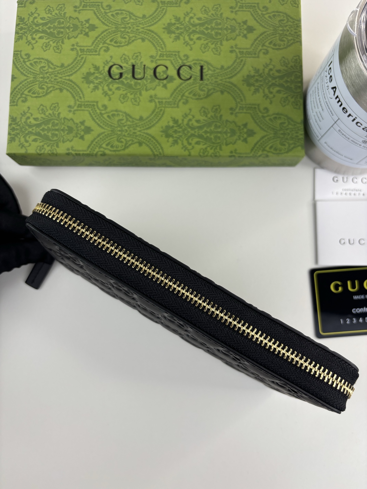 GUCCl 新款男士长拉链钱包，实物实拍！原版牛皮～采用热压精致印花，触感厚实，时尚大方，低调奢华。 款号:   尺寸: