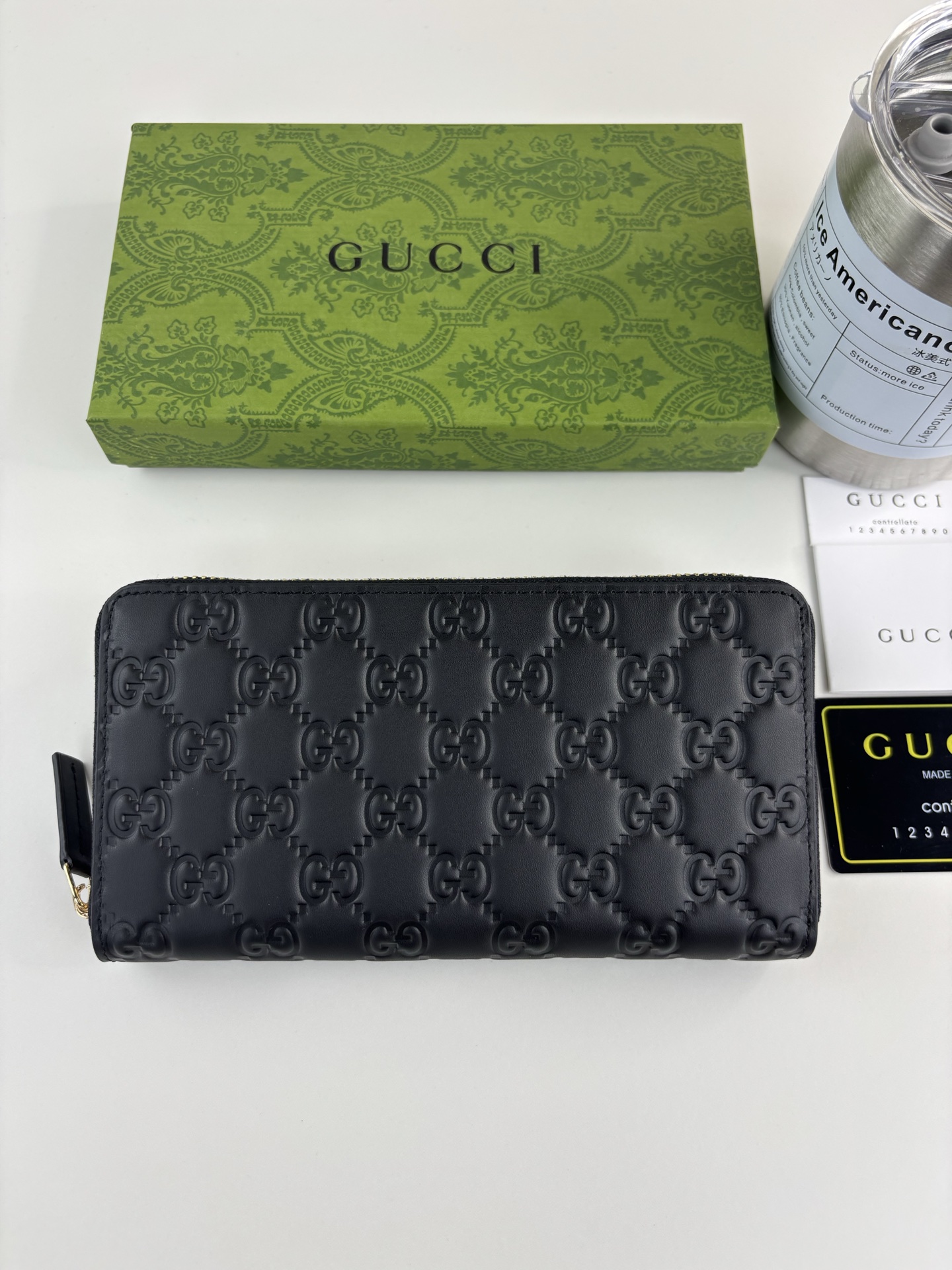 GUCCl 新款男士长拉链钱包，实物实拍！原版牛皮～采用热压精致印花，触感厚实，时尚大方，低调奢华。 款号:   尺寸: