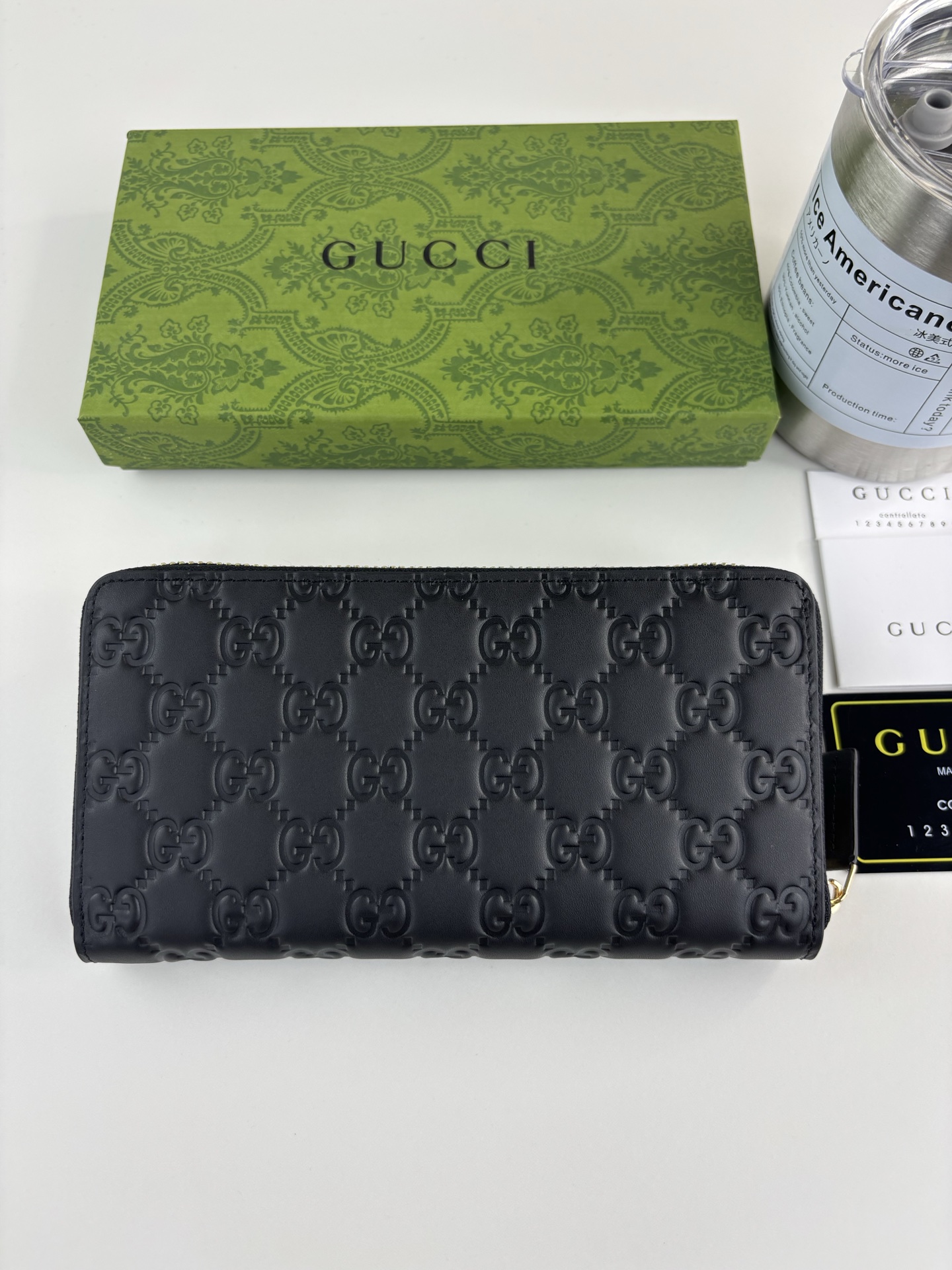 GUCCl 新款男士长拉链钱包，实物实拍！原版牛皮～采用热压精致印花，触感厚实，时尚大方，低调奢华。 款号:   尺寸:
