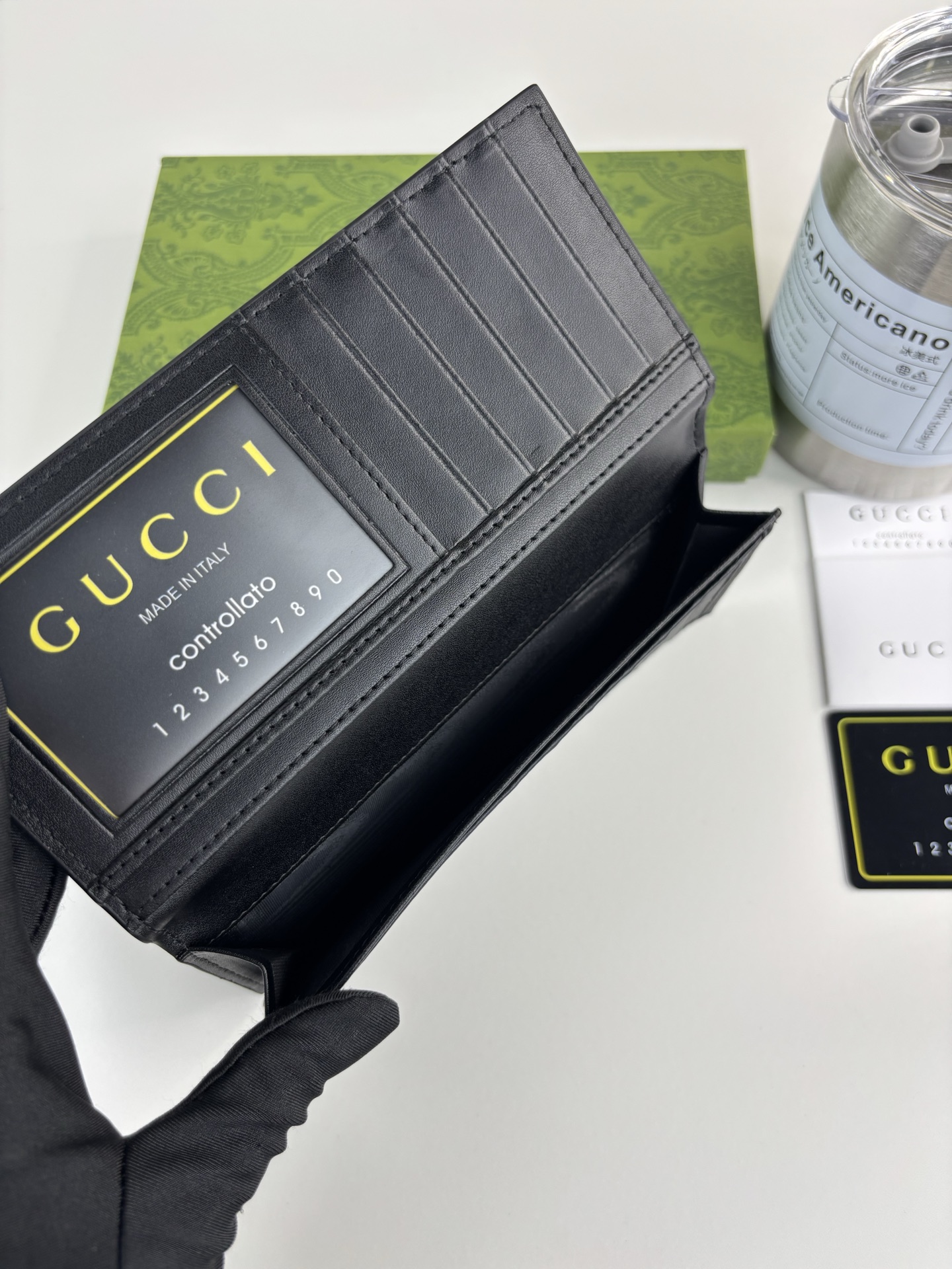 GUCCl 新款男士长夹钱包，实物实拍！原版牛皮～采用热压精致印花，触感厚实，时尚大方，低调奢华。 款号:   尺寸: 