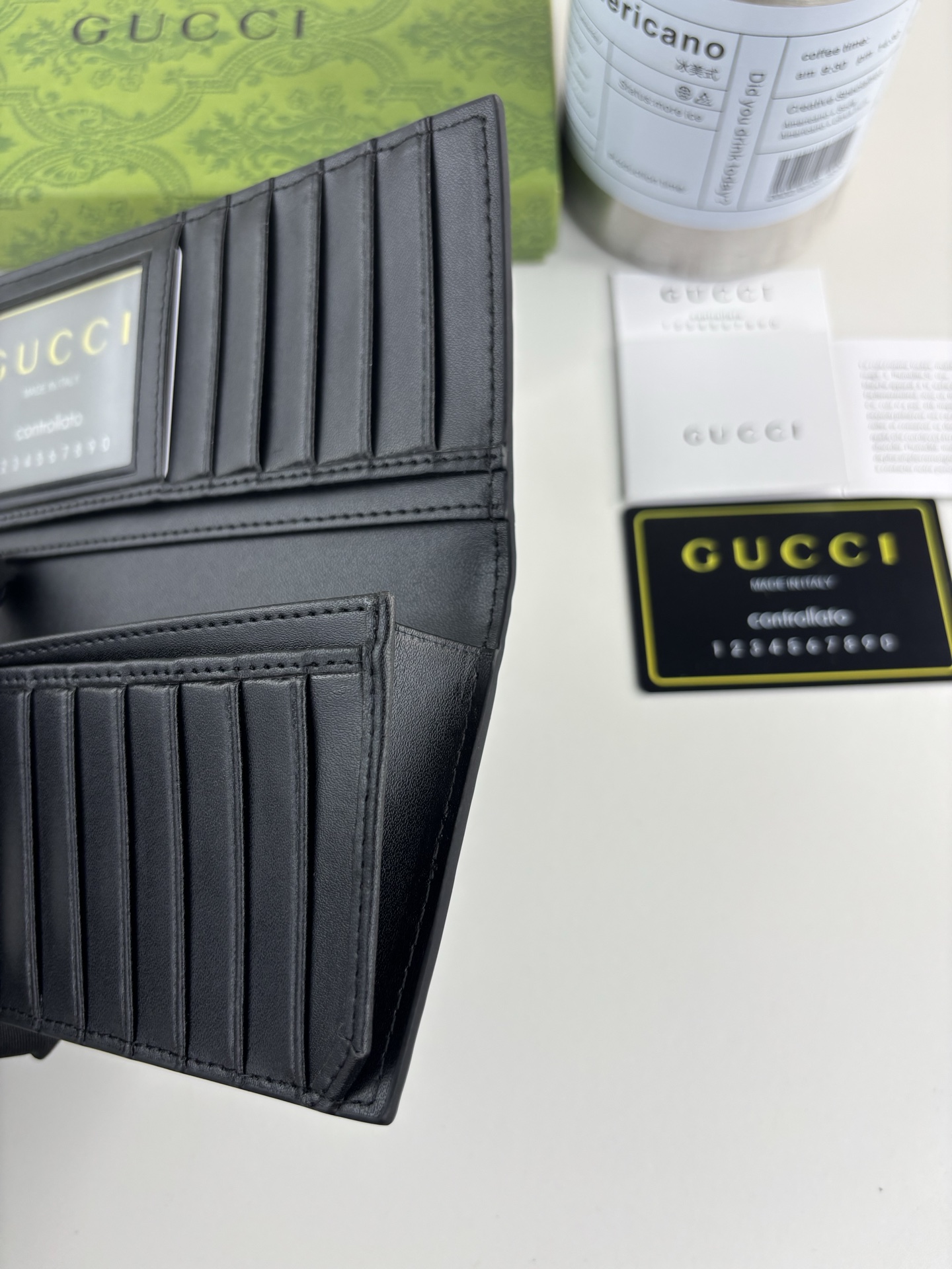 GUCCl 新款男士长夹钱包，实物实拍！原版牛皮～采用热压精致印花，触感厚实，时尚大方，低调奢华。 款号:   尺寸: 