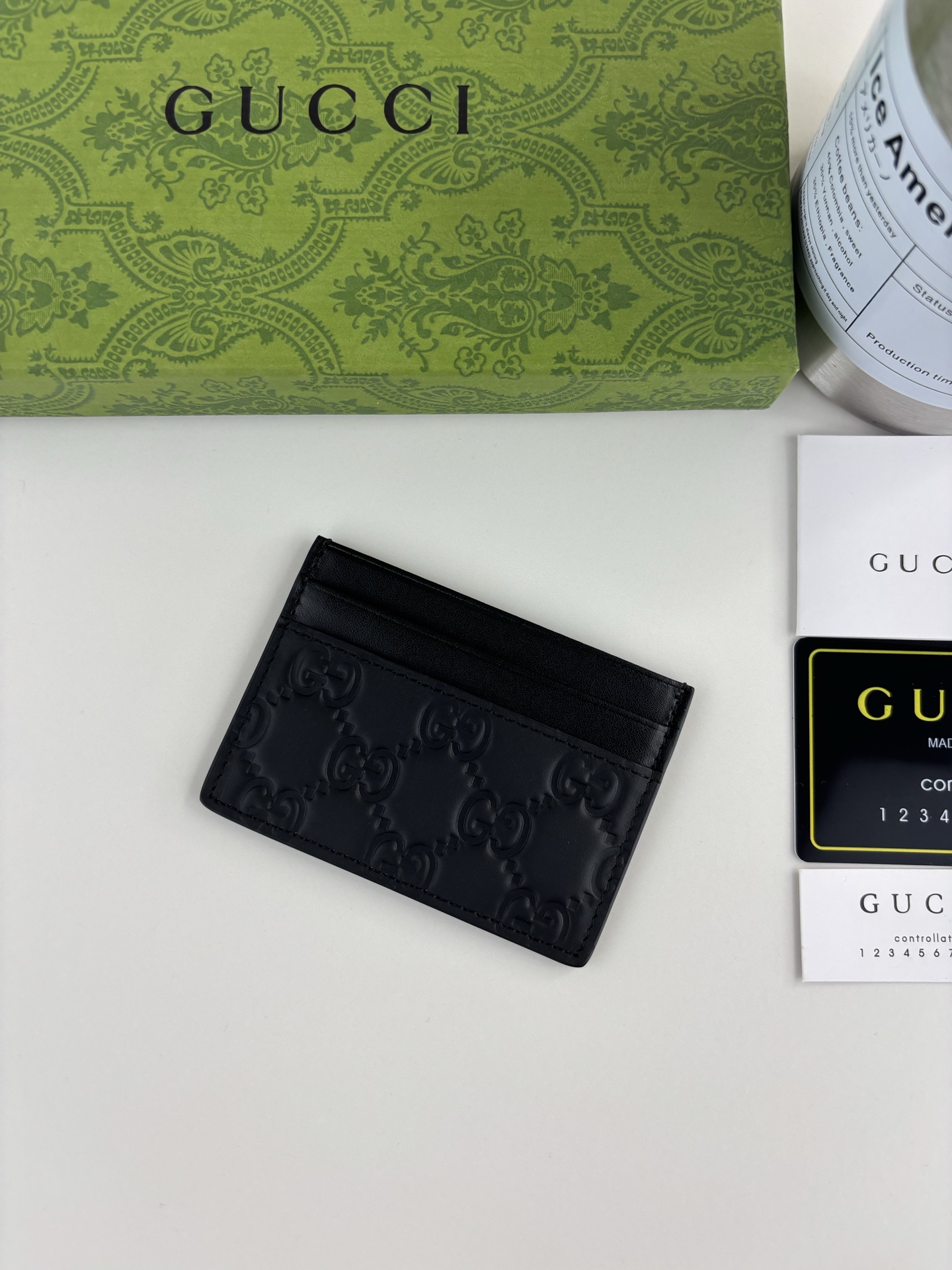 GUCCl 新款男士小卡包，实物实拍！原版牛皮～采用热压精致印花，触感厚实，时尚大方，低调奢华。 款号:   尺寸:  
