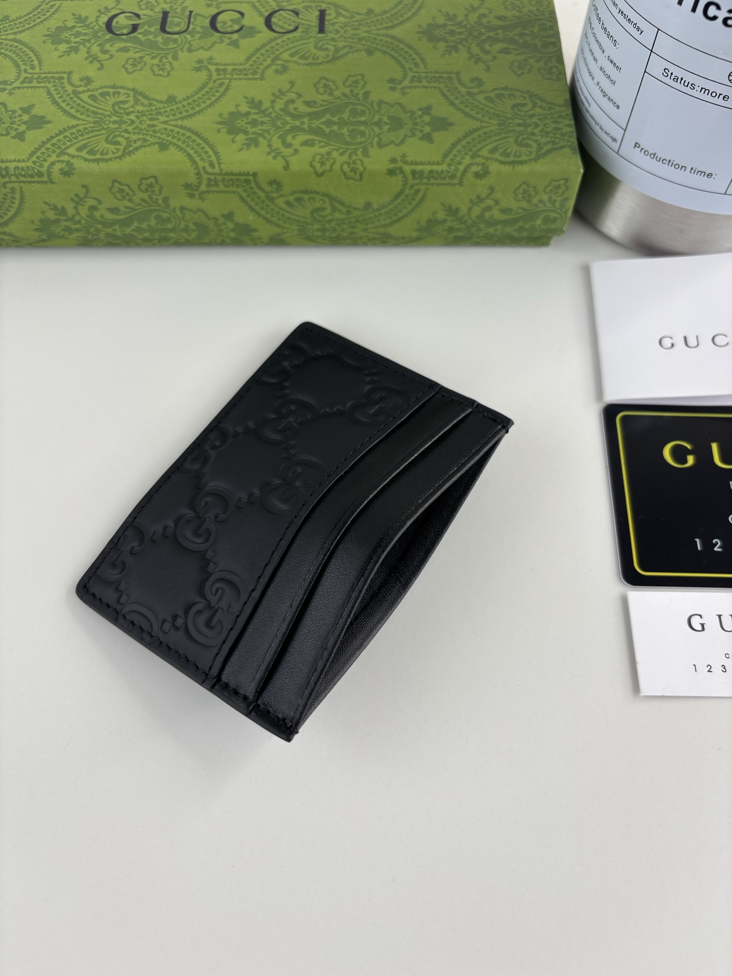 GUCCl 新款男士小卡包，实物实拍！原版牛皮～采用热压精致印花，触感厚实，时尚大方，低调奢华。 款号:   尺寸:  