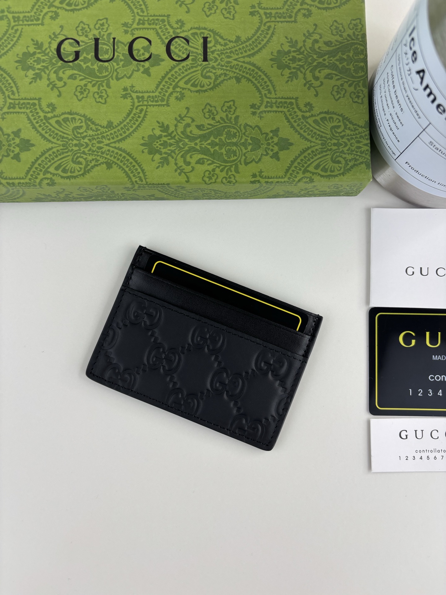 GUCCl 新款男士小卡包，实物实拍！原版牛皮～采用热压精致印花，触感厚实，时尚大方，低调奢华。 款号:   尺寸:  