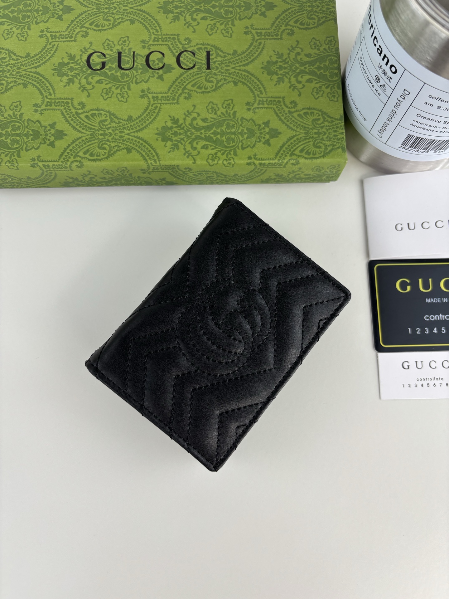 GUCCl 最新～GG Marmont 卡片夹人形纹绗缝，背面配以 GG 标志形纹，古铜五金配饰 款号： 尺寸:  11