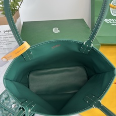 戈雅Anjou 迷你包是标志性 Saint Louis 包的皮革版本,内衬采用 Goyardine 帆布 戈雅Anjou 迷你包是标志性 Saint Louis 包的皮革版本,内衬采用 Goyardine 帆布