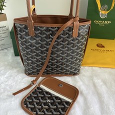 戈雅Anjou 迷你包是标志性 Saint Louis 包的皮革版本,内衬采用 Goyardine 帆布 戈雅Anjou 迷你包是标志性 Saint Louis 包的皮革版本,内衬采用 Goyardine 帆布