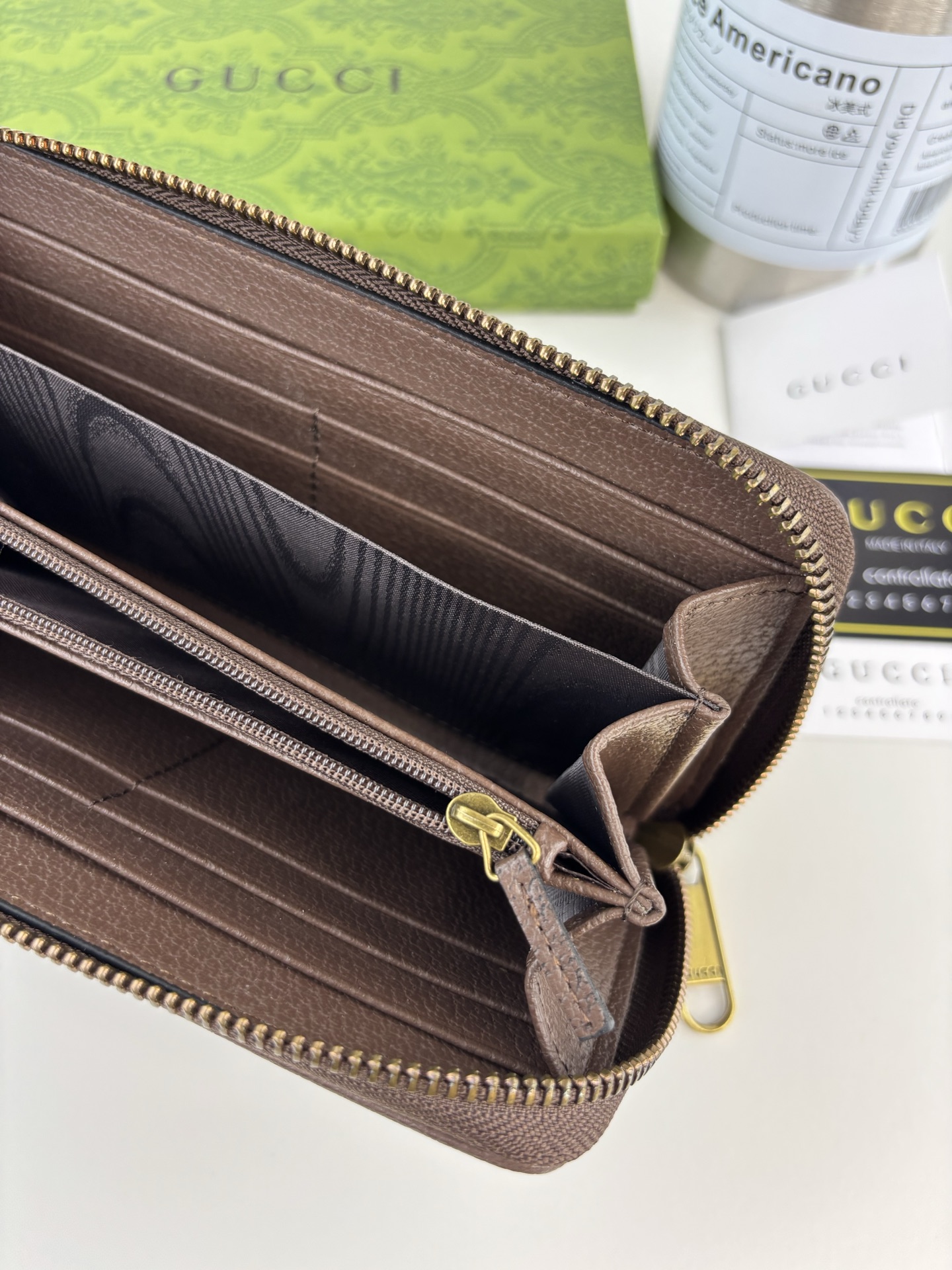 GUCCI Supremeディズニーパスケース - 唐老鸭と小侄子たちの魅力