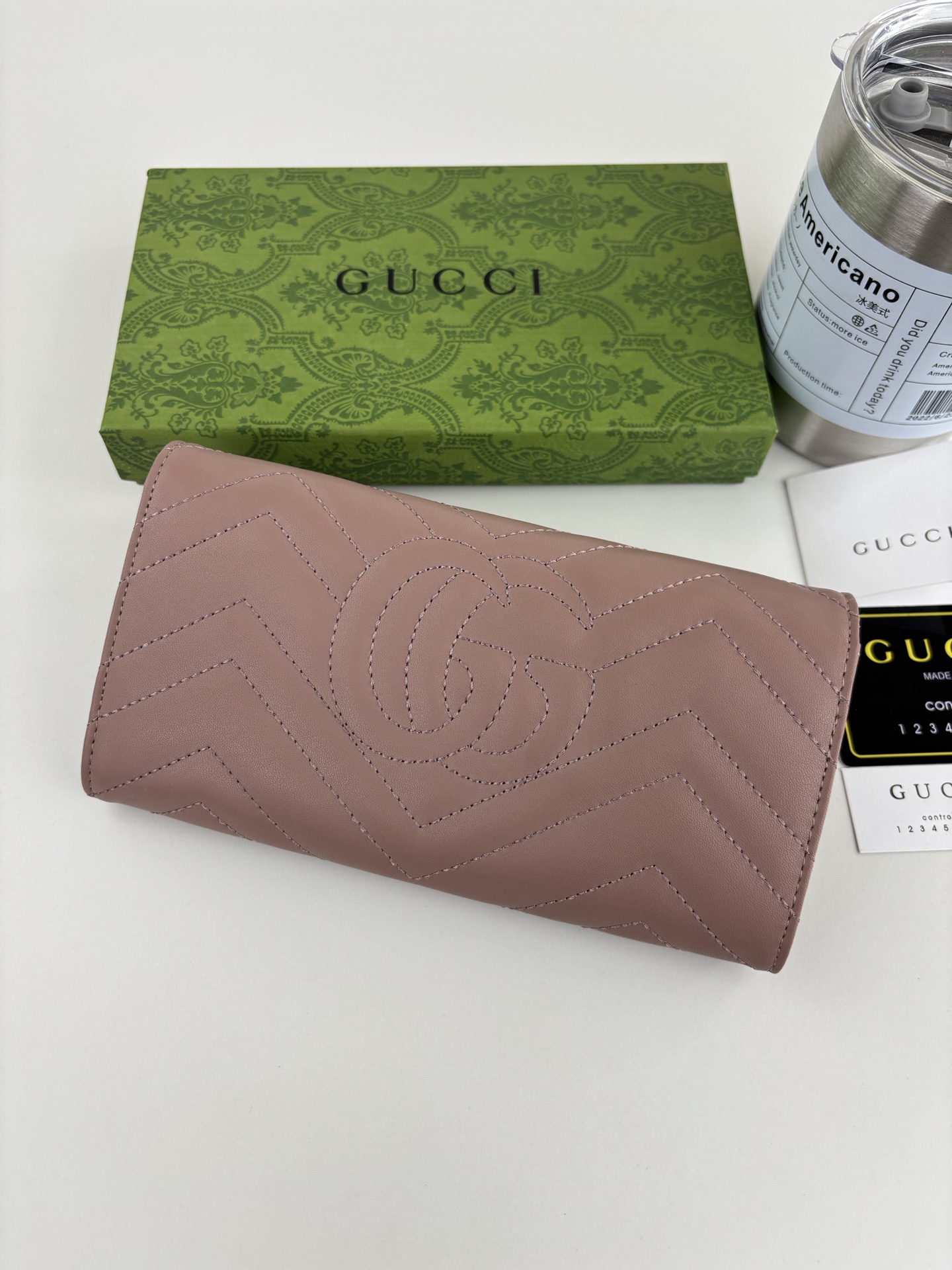 GUCCI GG Marmont 長款皮夹 - 織り革と金属パーツの贅沢