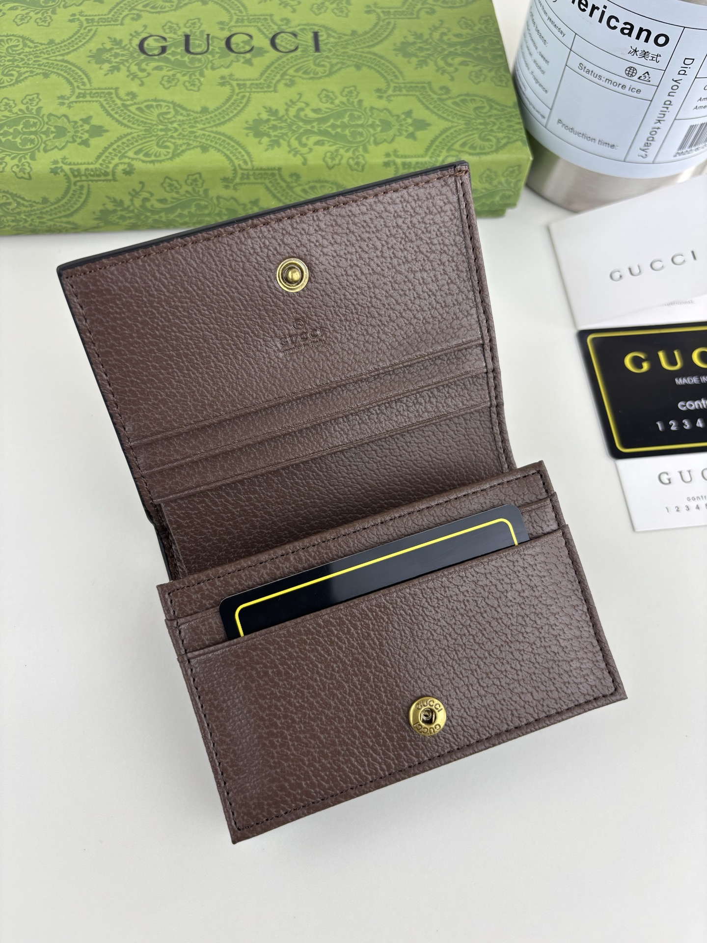 GUCCl 唐老鸭シリーズ クラシックな魅力のバッグ