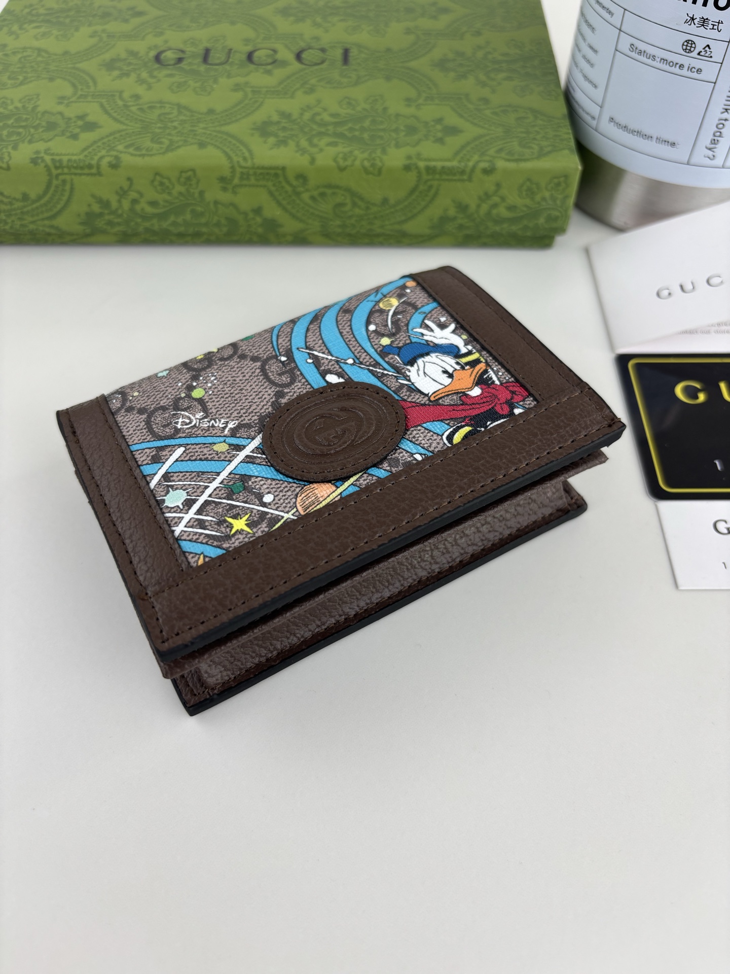 GUCCl 唐老鸭シリーズ クラシックな魅力のバッグ