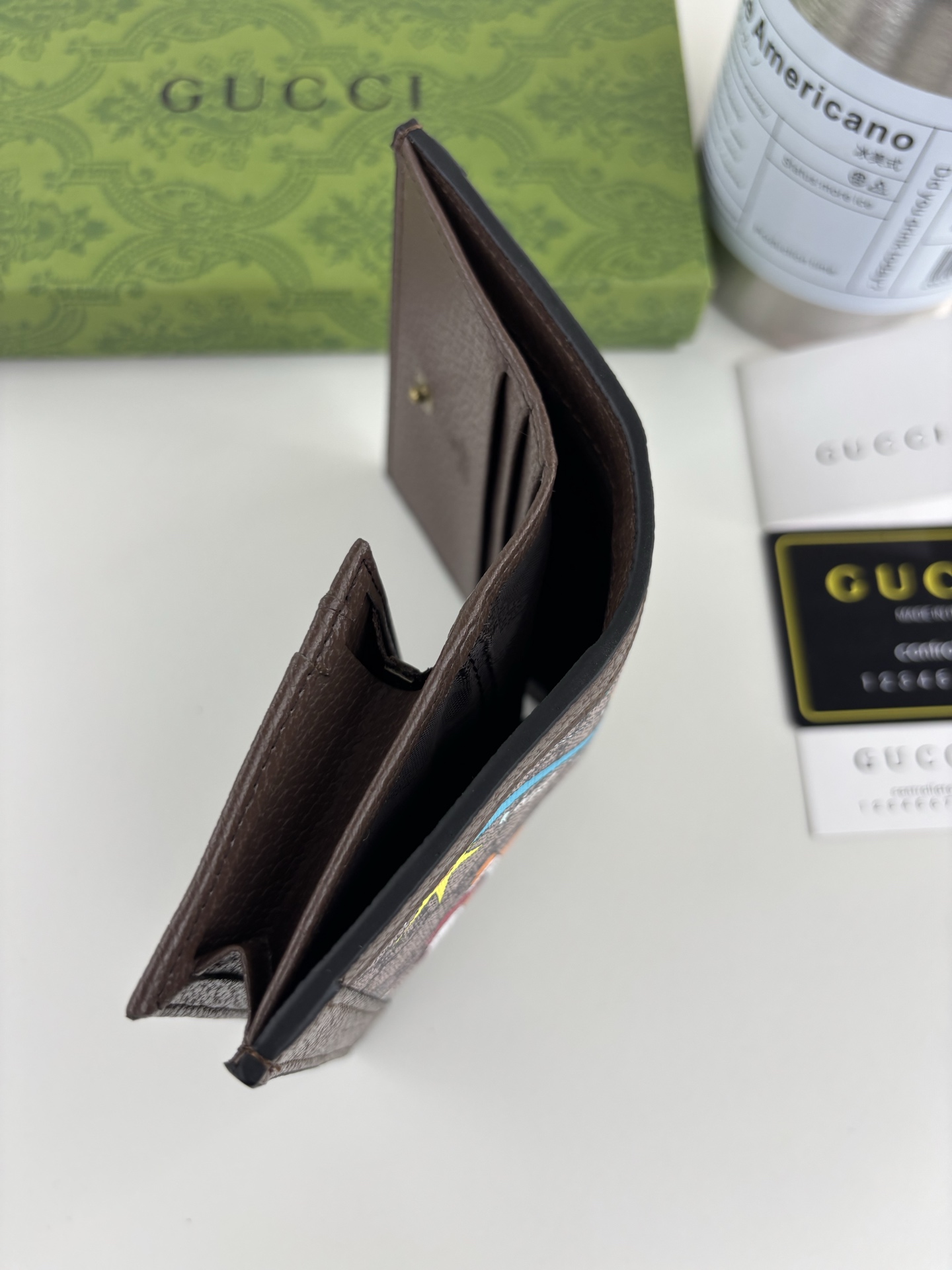 GUCCl 唐老鸭シリーズ クラシックな魅力のバッグ