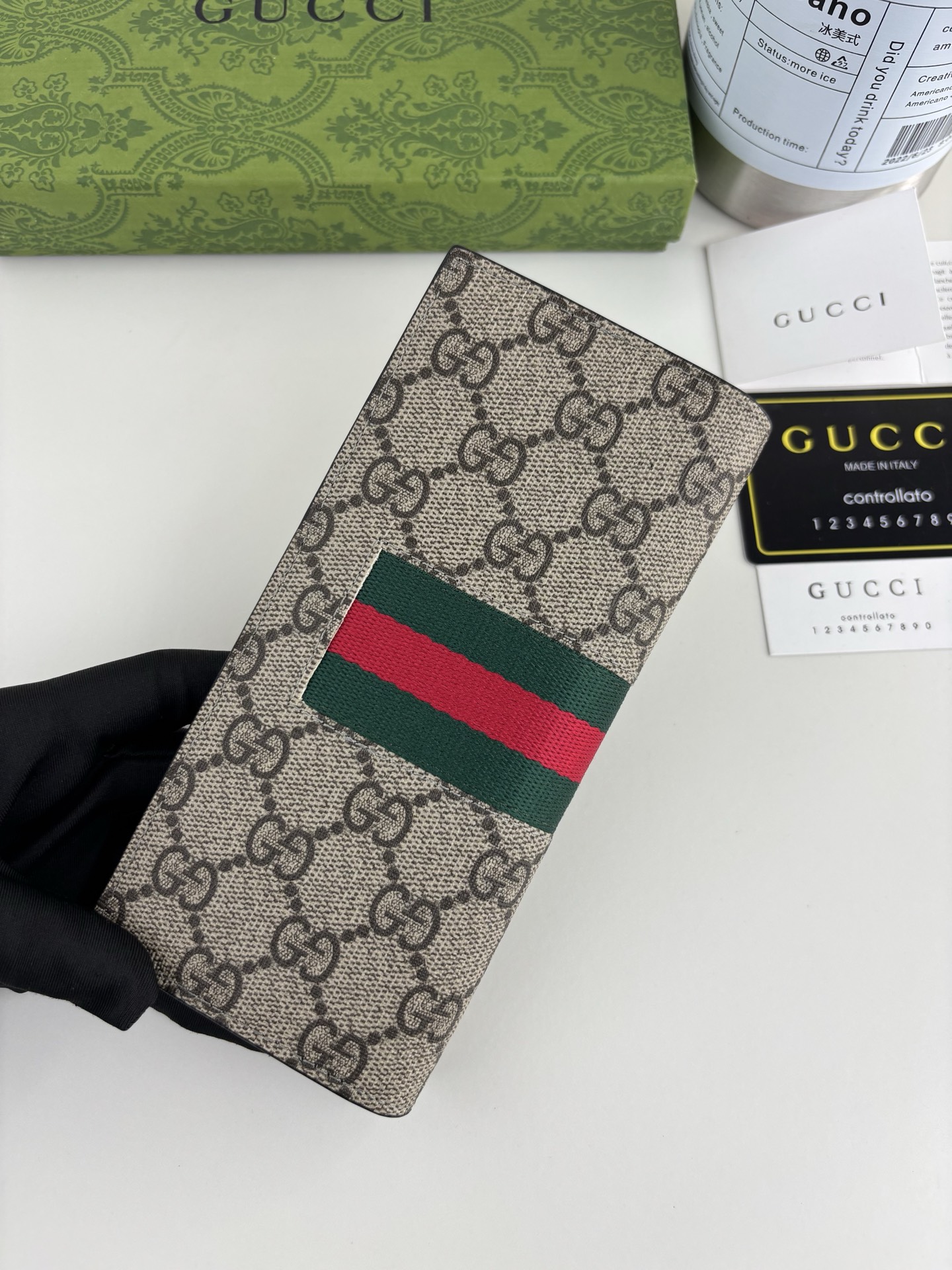 Gucci GGパターンとストライプディテールのクラッチバッグ