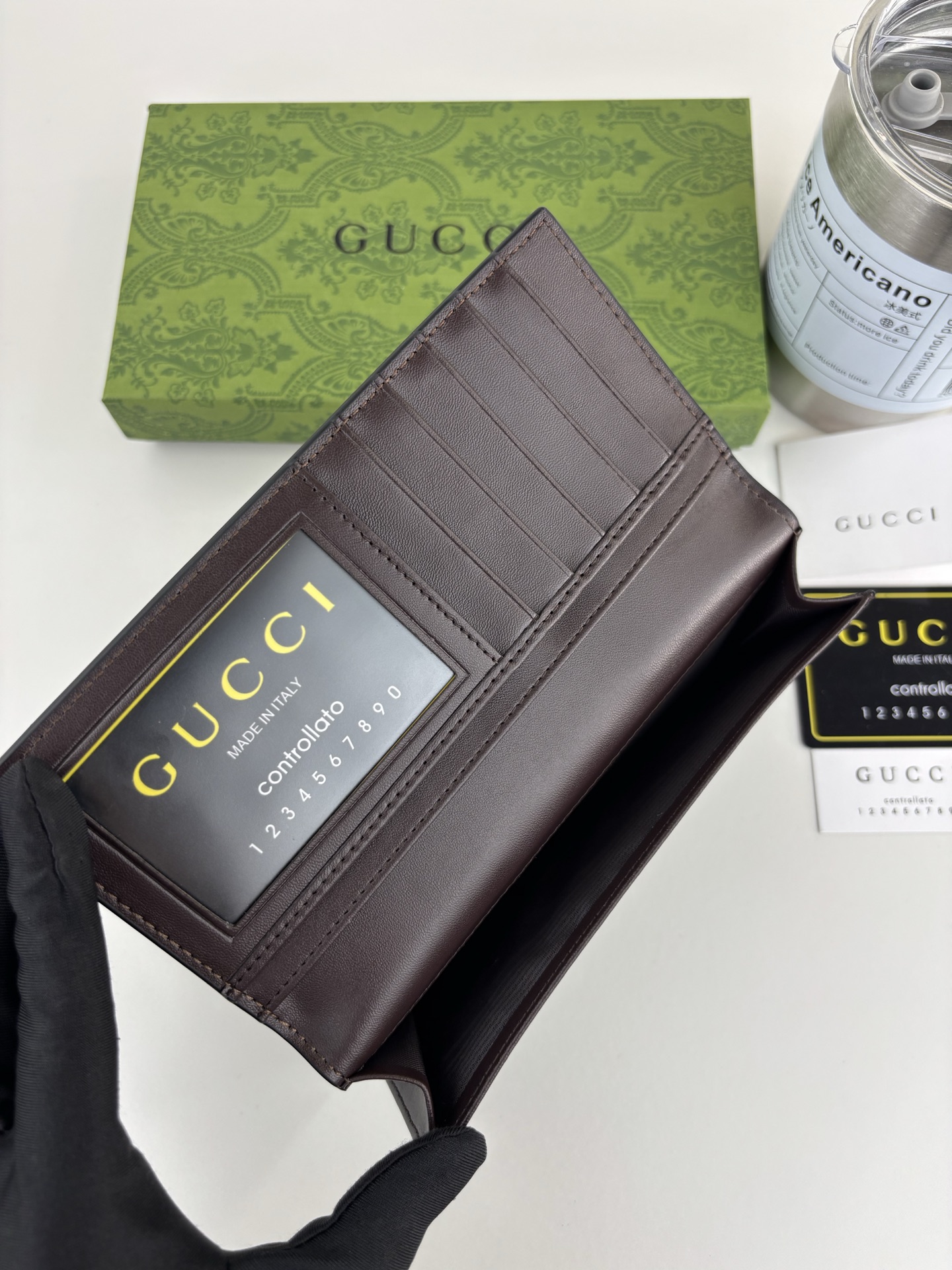 Gucci GGパターンとストライプディテールのクラッチバッグ