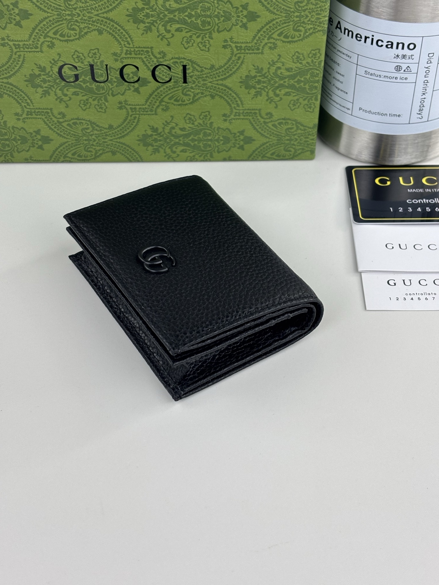 GUCCl 夏季新款，小型双G金属装饰，加深了隐蔽的标志感性的G gg玛蒙卡盒，与原有颜色组合搭配独特的变形，重新推出标