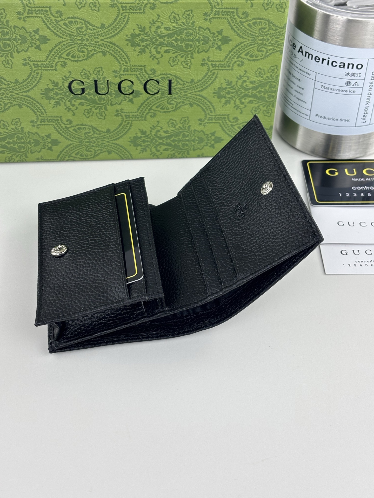 GUCCl 夏季新款，小型双G金属装饰，加深了隐蔽的标志感性的G gg玛蒙卡盒，与原有颜色组合搭配独特的变形，重新推出标