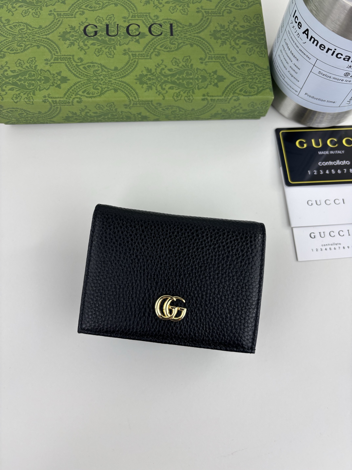 GUCCl 夏季新款,小型双G金属装饰,加深了隐蔽的标志感性的G gg玛蒙卡盒,与原有颜色组合搭配独特的变形,重新推出标 GUCCl 夏季新款,小型双G金属装饰,加深了隐蔽的标志感性的G gg玛蒙卡盒,与原有颜色组合搭配独特的变形,重新推出标