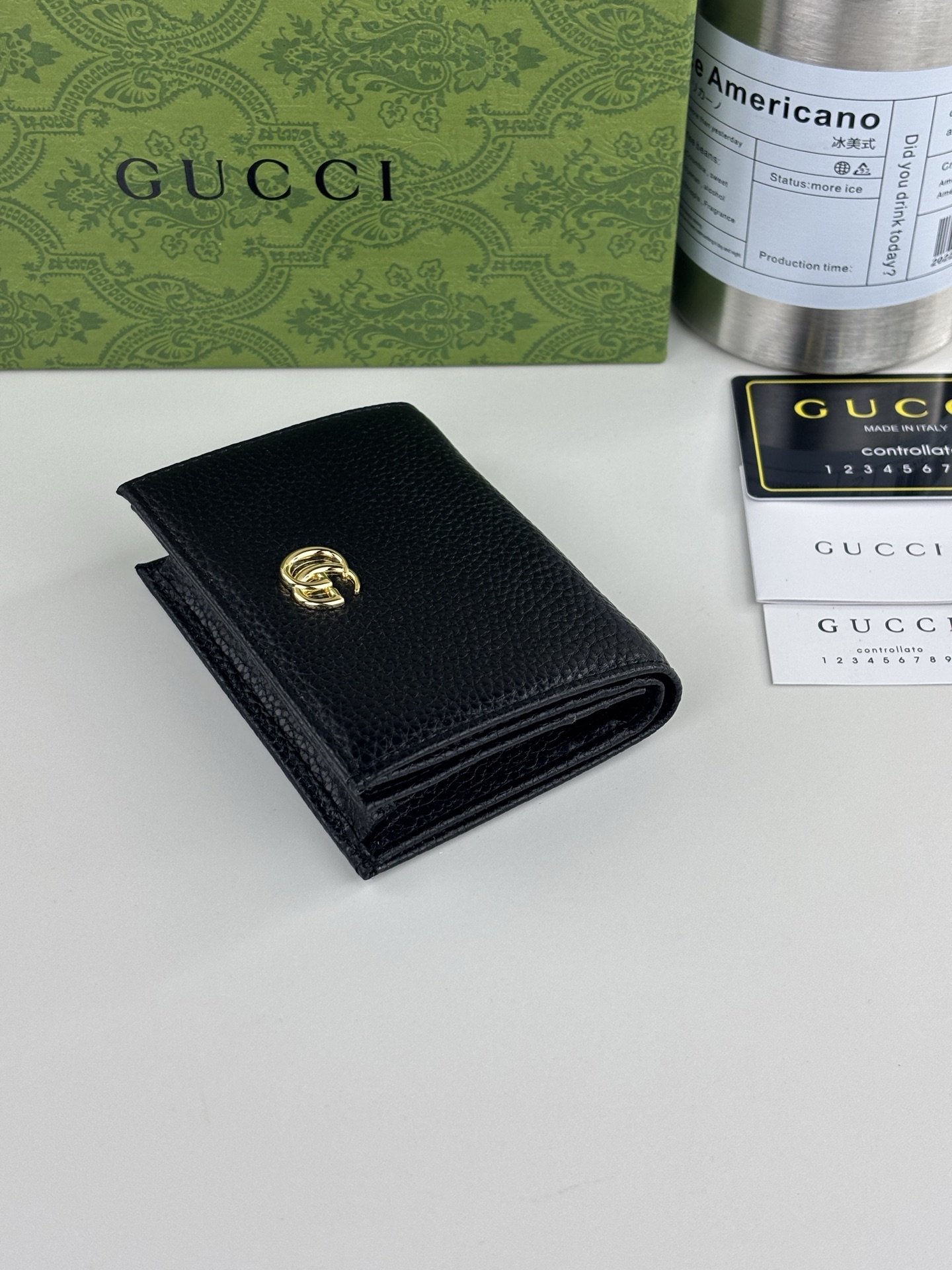 GUCCl 夏季新款,小型双G金属装饰,加深了隐蔽的标志感性的G gg玛蒙卡盒,与原有颜色组合搭配独特的变形,重新推出标 GUCCl 夏季新款,小型双G金属装饰,加深了隐蔽的标志感性的G gg玛蒙卡盒,与原有颜色组合搭配独特的变形,重新推出标