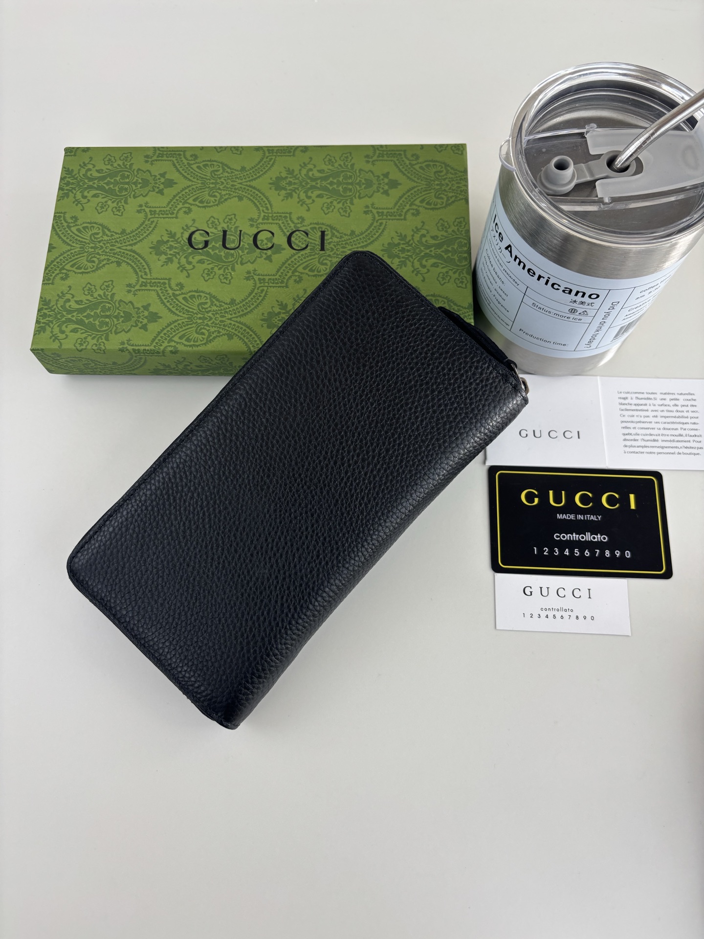 GUCCl新款长拉链钱包 Emblem系列超柔软荔纹 黑色皮，搭配上双G五金。时尚有精致。 款号:   尺寸:  19c